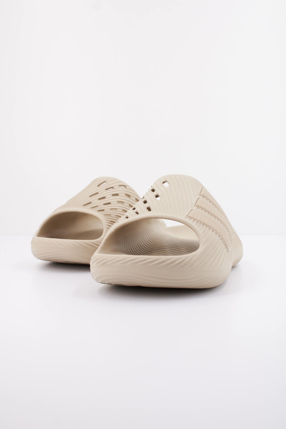 ADIDAS PURECHILL SLIDE en color BEIS (2)