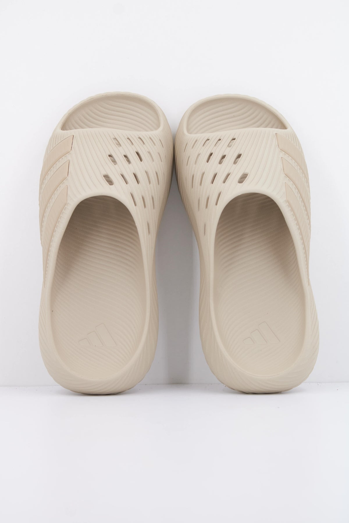 ADIDAS PURECHILL SLIDE en color BEIS (3)