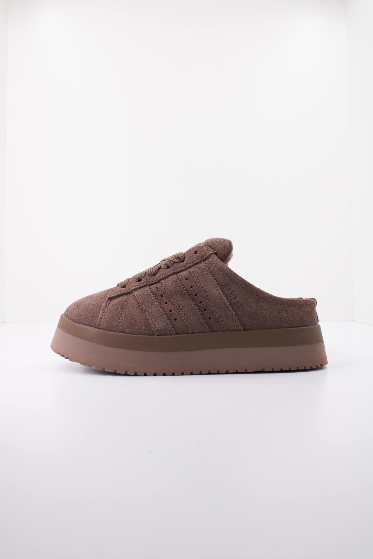 ADIDAS ORIGINALS CAMPUS 00s WTR LO en color MARRON (1)