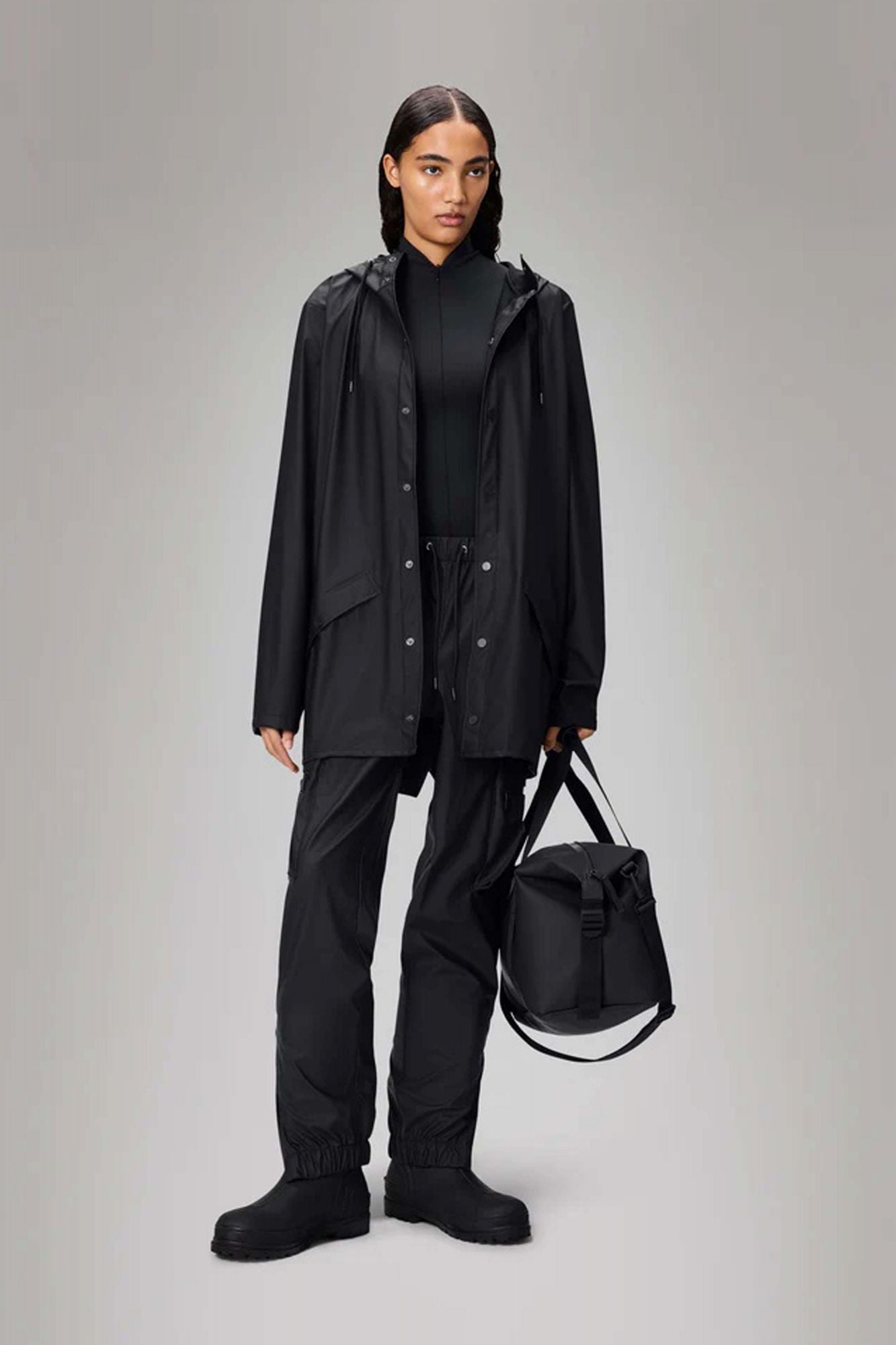 RAINS JACKET W3 en color NEGRO (4)