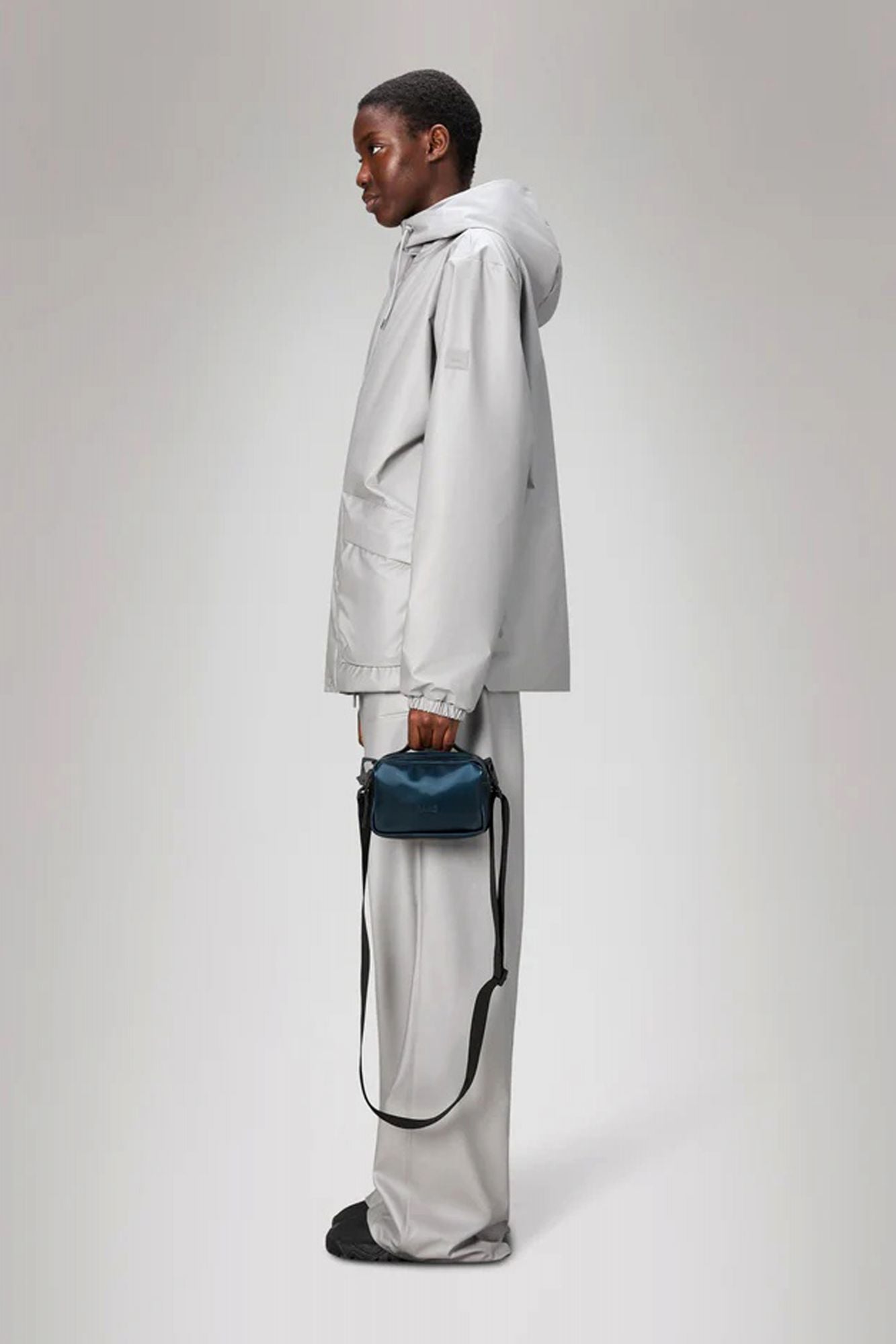 RAINS  BOX BAG MICRO W3  en color AZUL (4)