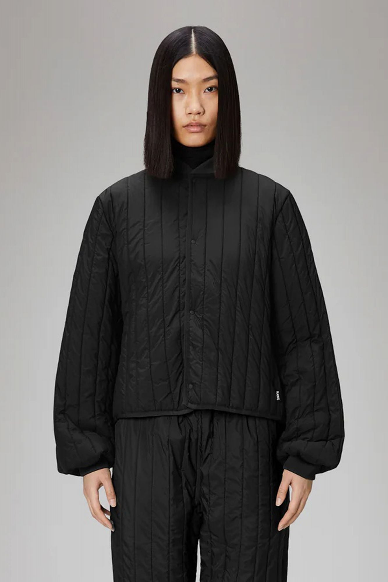 RAINS BANJA LINER BOMBER W JACKET en color NEGRO (1)