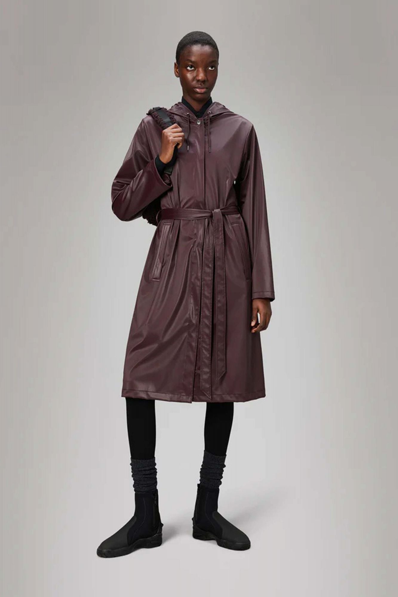 RAINS A LINE LONGER W JACKET W3 en color BURDEOS (4)
