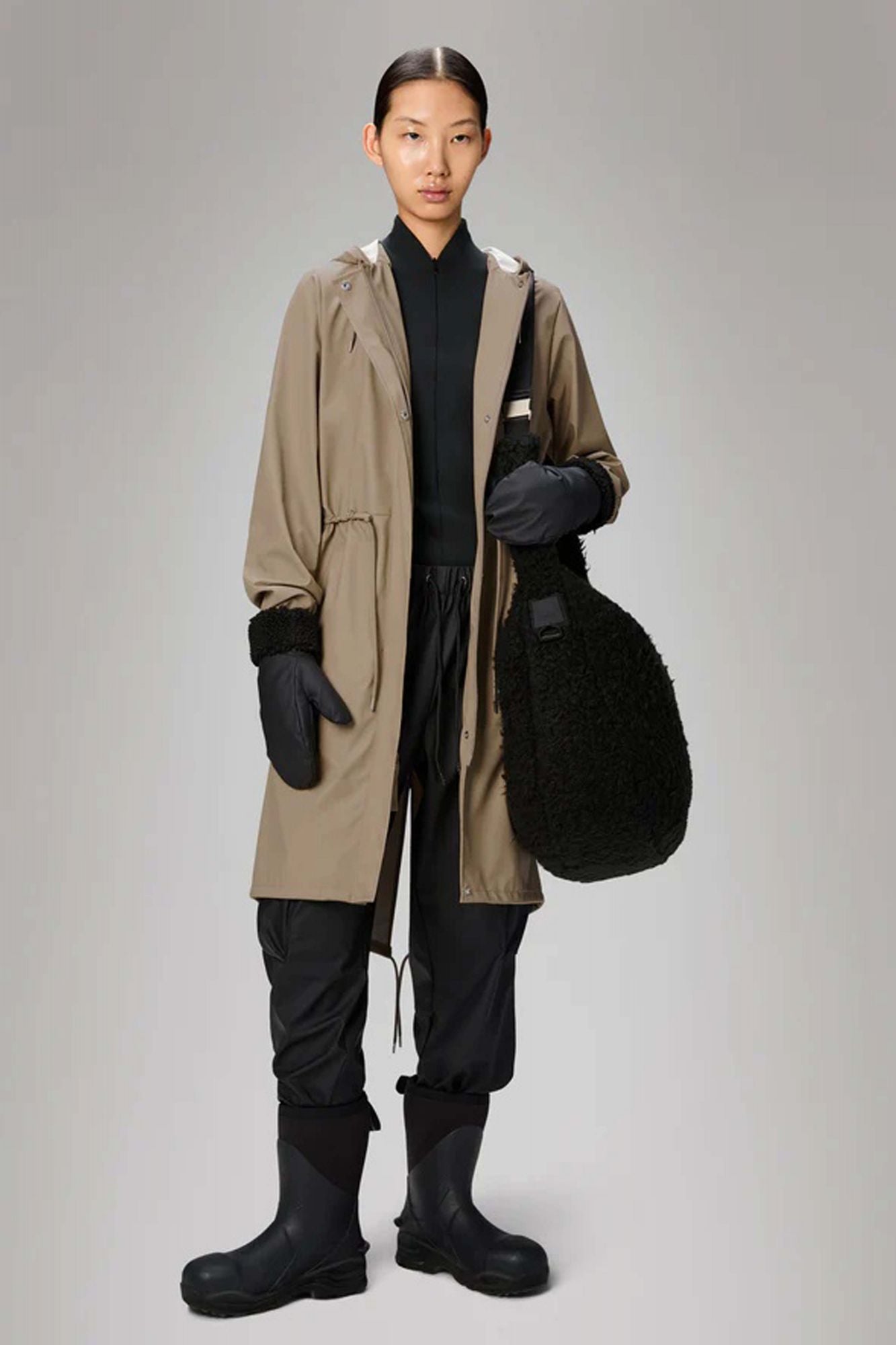 RAINS STRING W PARKA W3 en color BEIS (4)