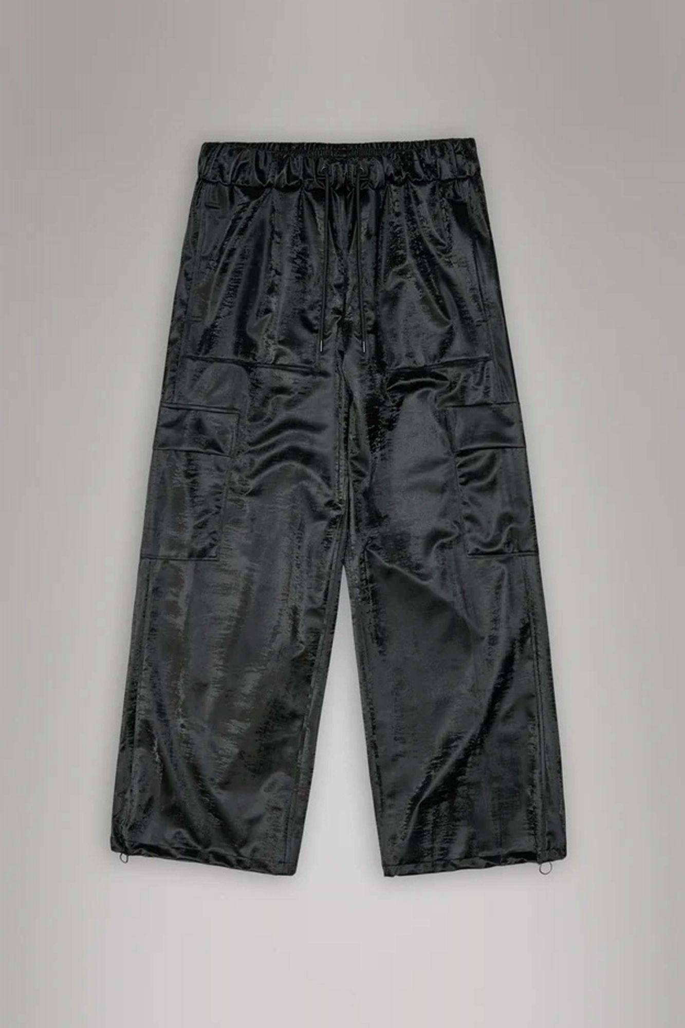 RAINS CARGO RAIN PANTS WIDE W3 en color NEGRO (2)