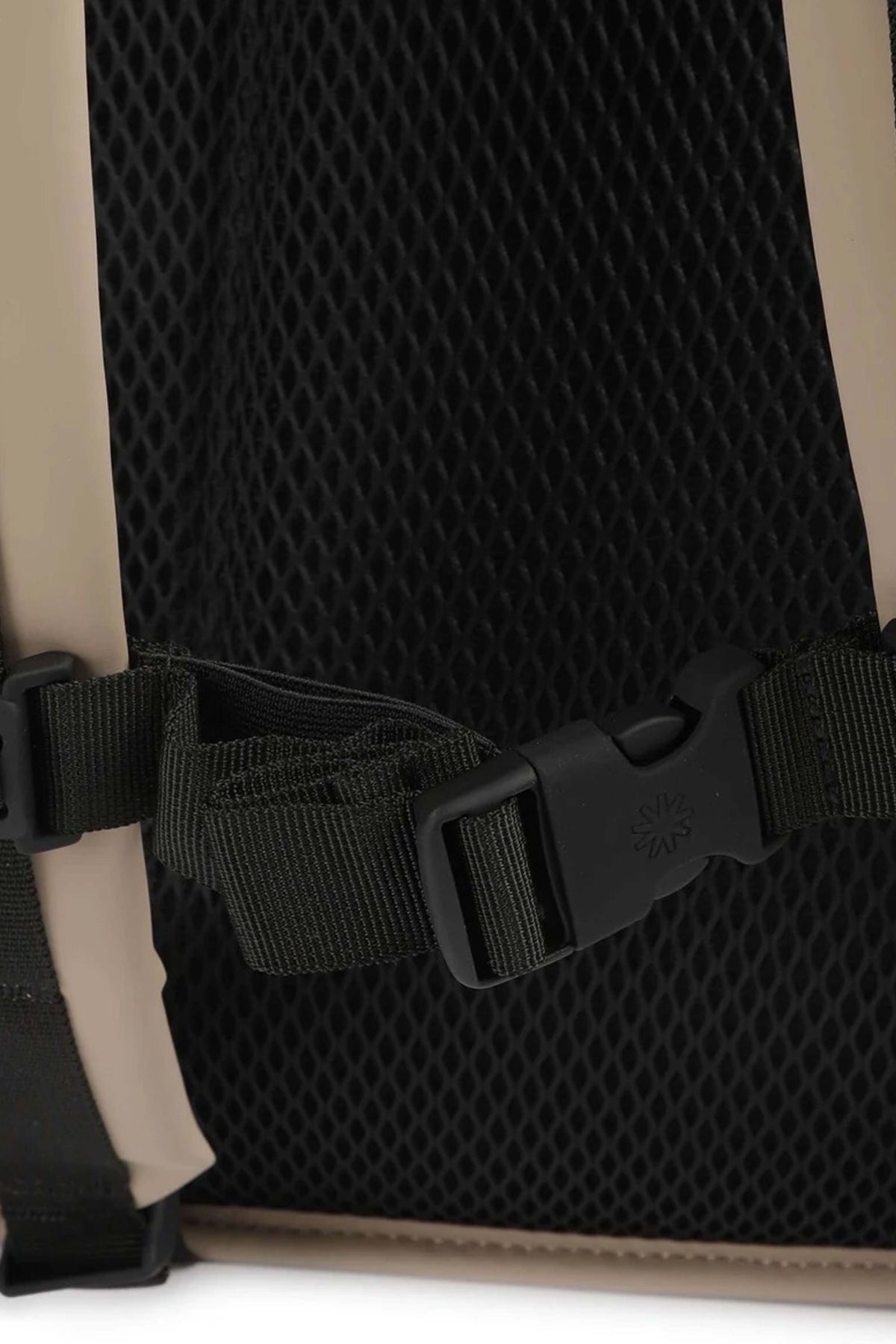 RAINS  ROLLTOP RUCKSACK W3 en color BEIS (4)