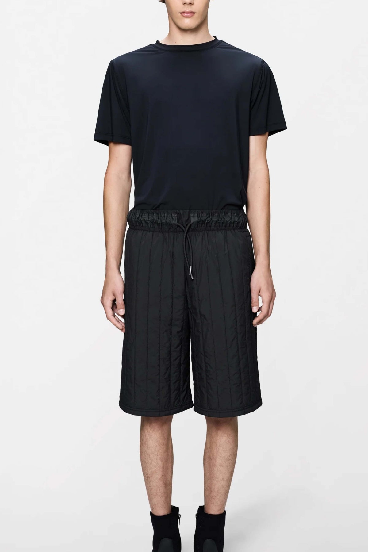 RAINS 20950R en color NEGRO (1)