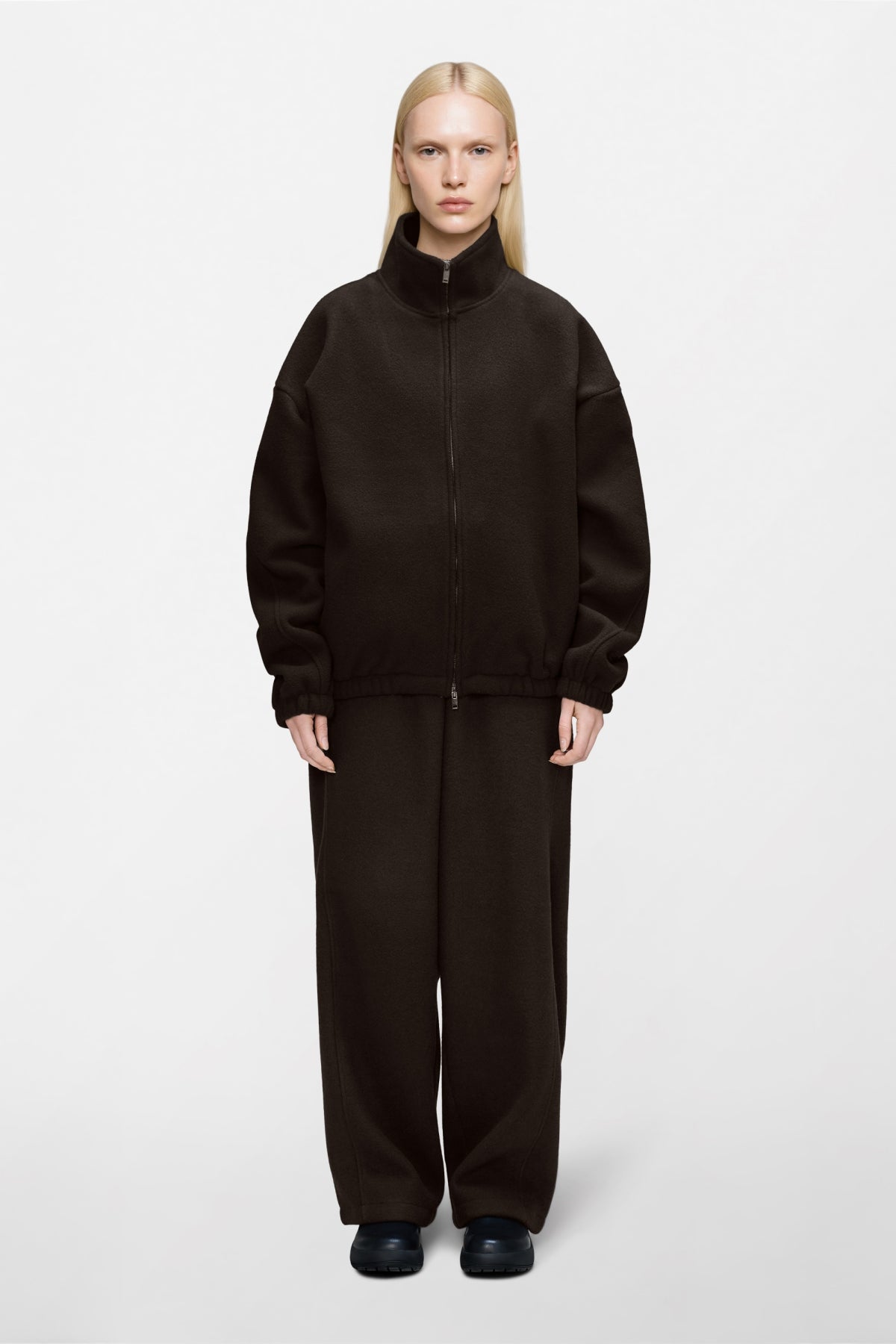 RAINS FLEECE ZIP JACKET en color NEGRO (1)