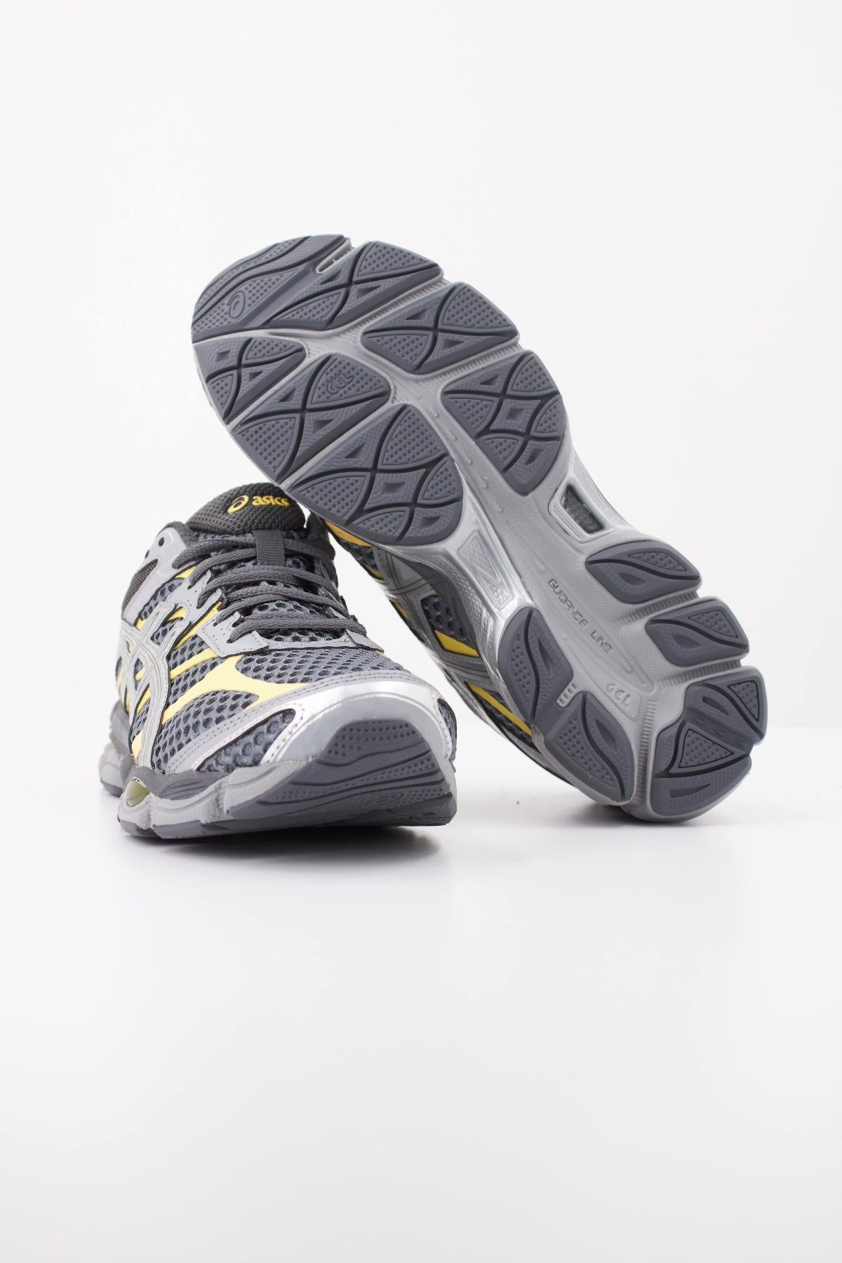 ASICS GEL-CUMULUS 16 en color NEGRO (5)