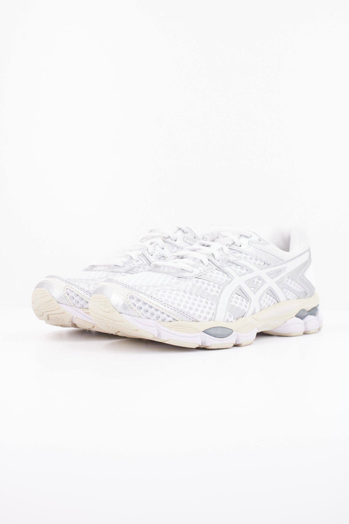 ASICS GEL-CUMULUS 16 en color GRIS (2)