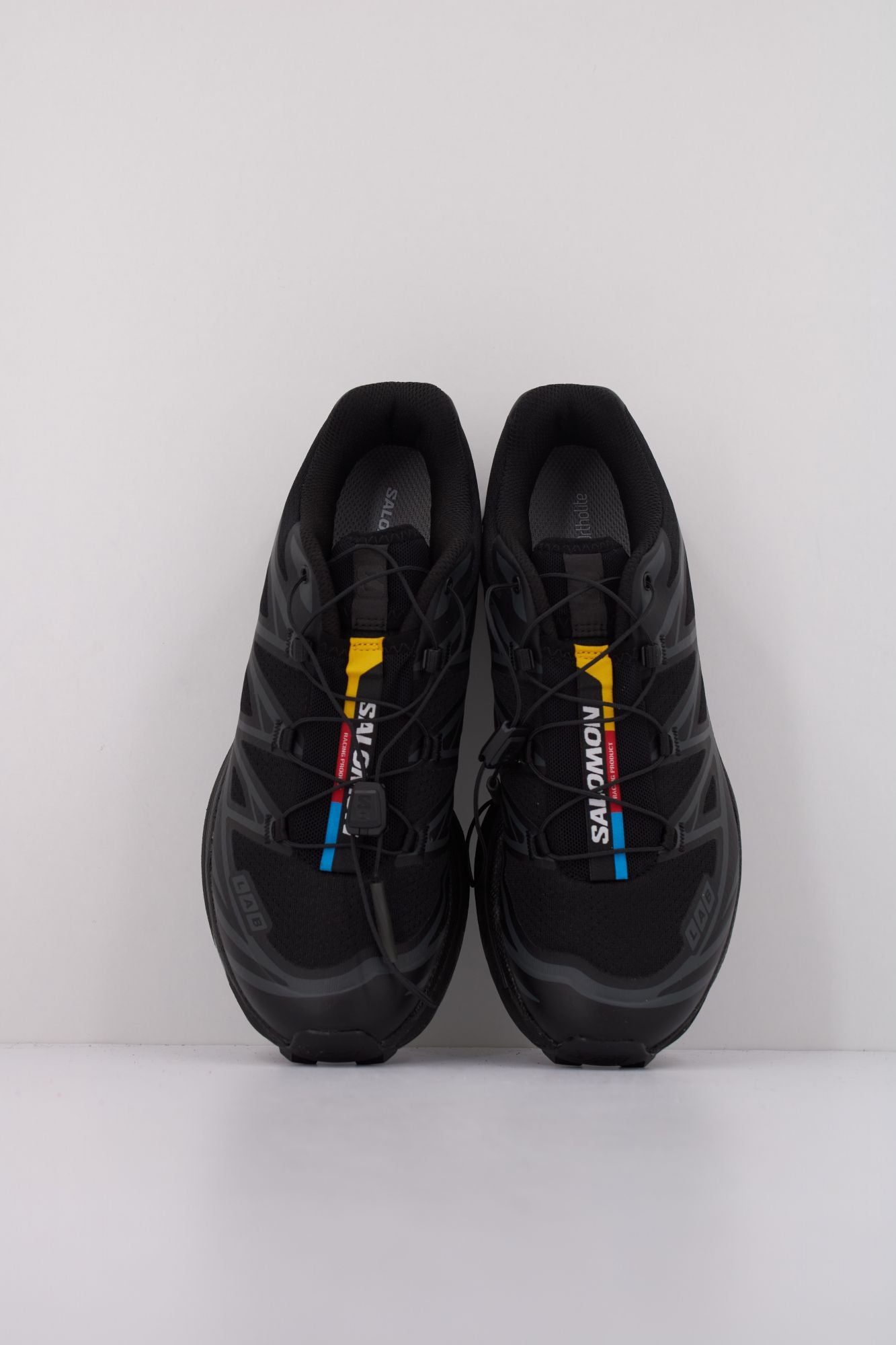SALOMON BAJO XT 6 en color NEGRO (3)