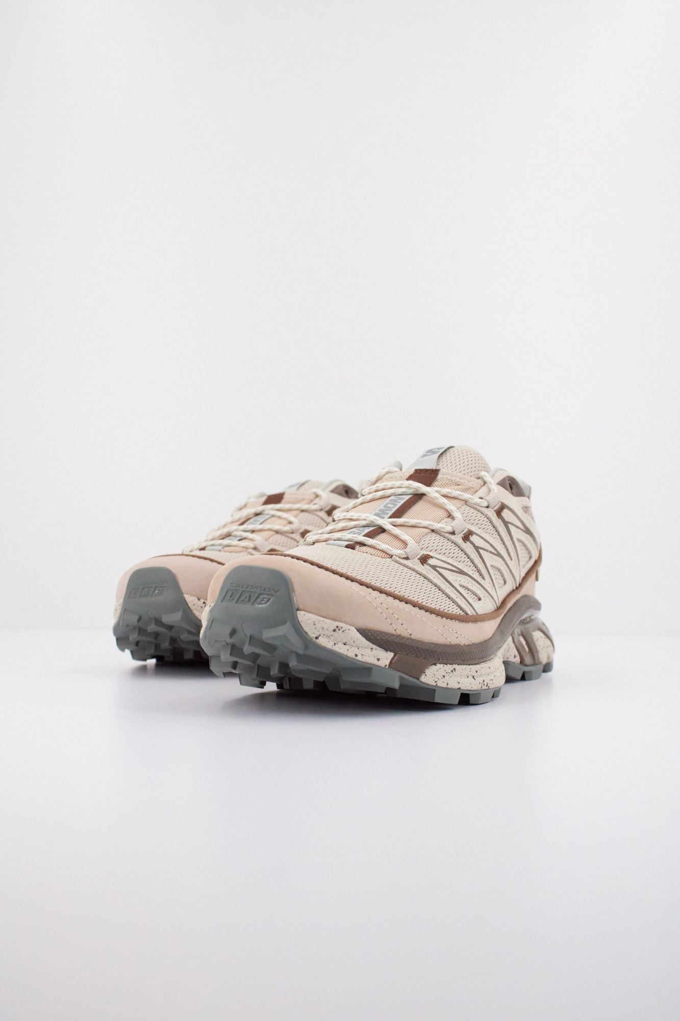 SALOMON  BAJO XT 6 EXPANSE  en color MARRON (2)