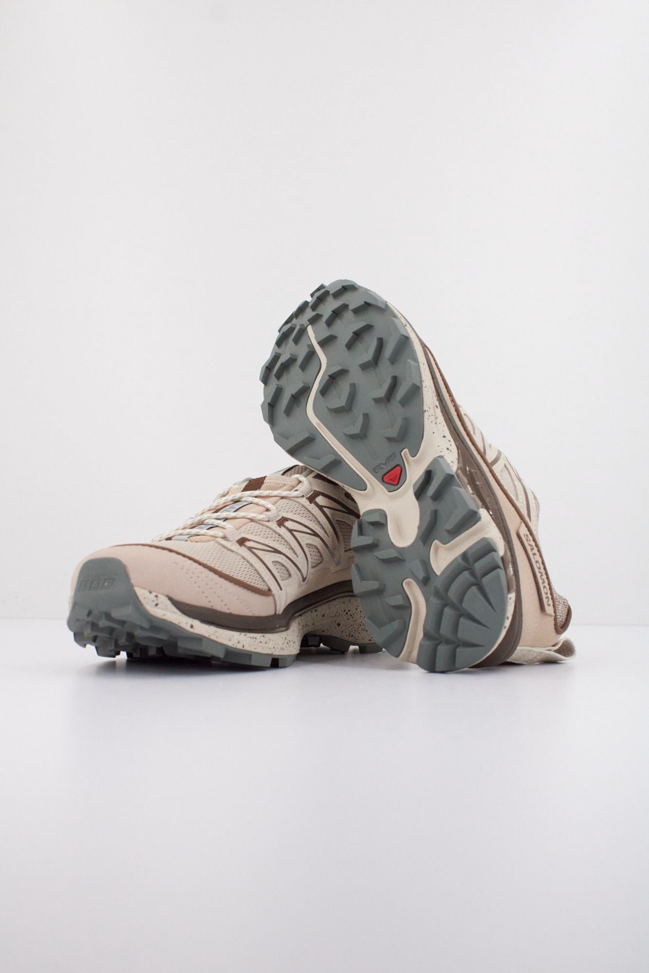 SALOMON  BAJO XT 6 EXPANSE  en color MARRON (5)