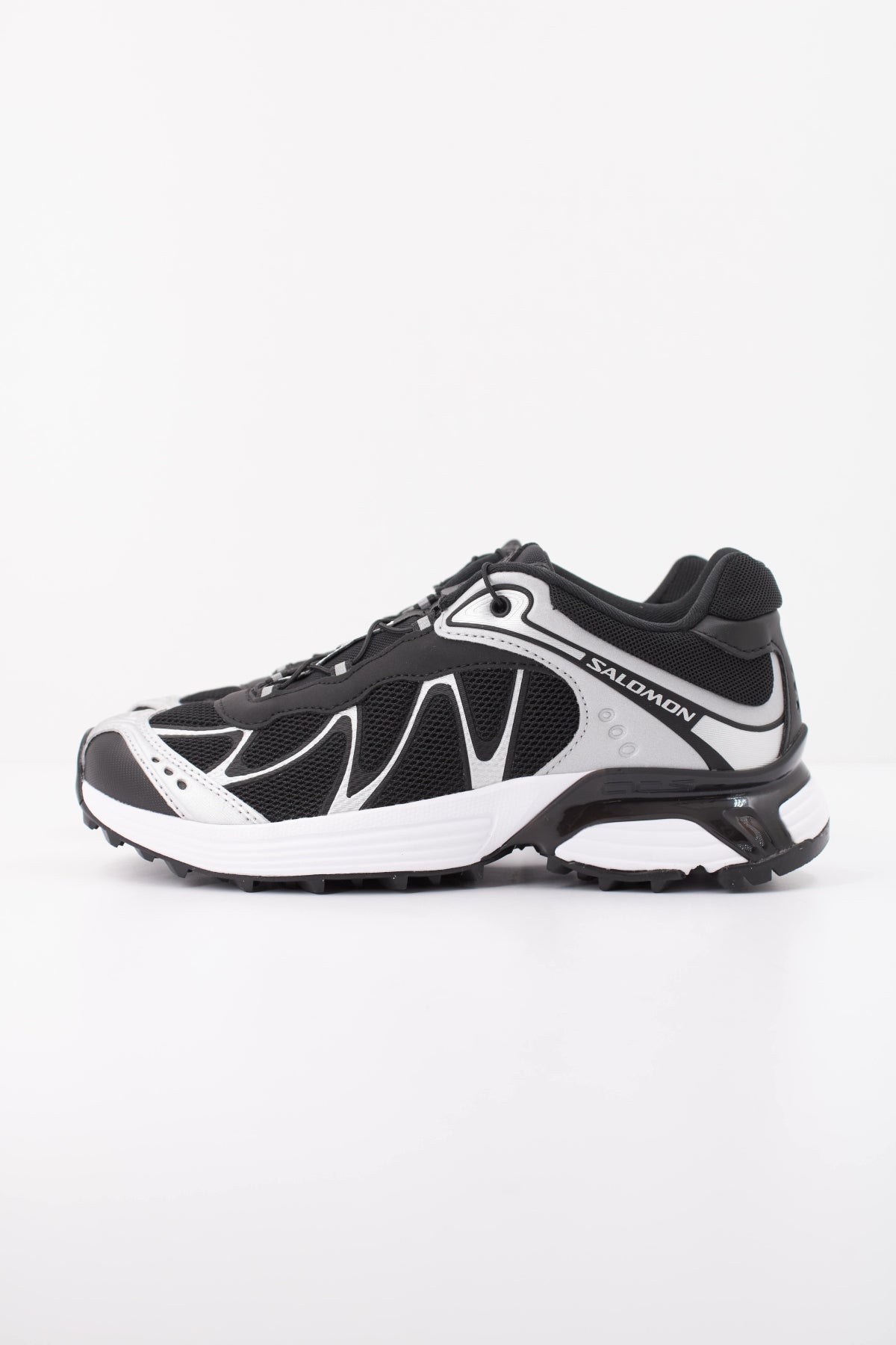 SALOMON XT WHISPER en color NEGRO (1)