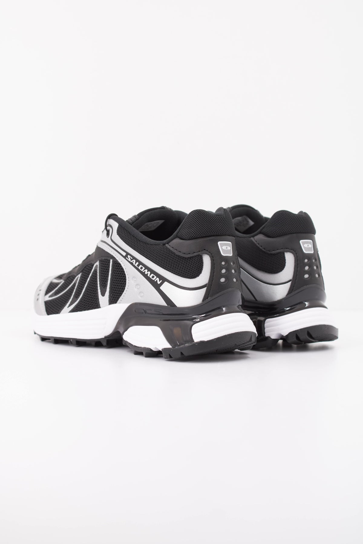 SALOMON XT WHISPER en color NEGRO (4)