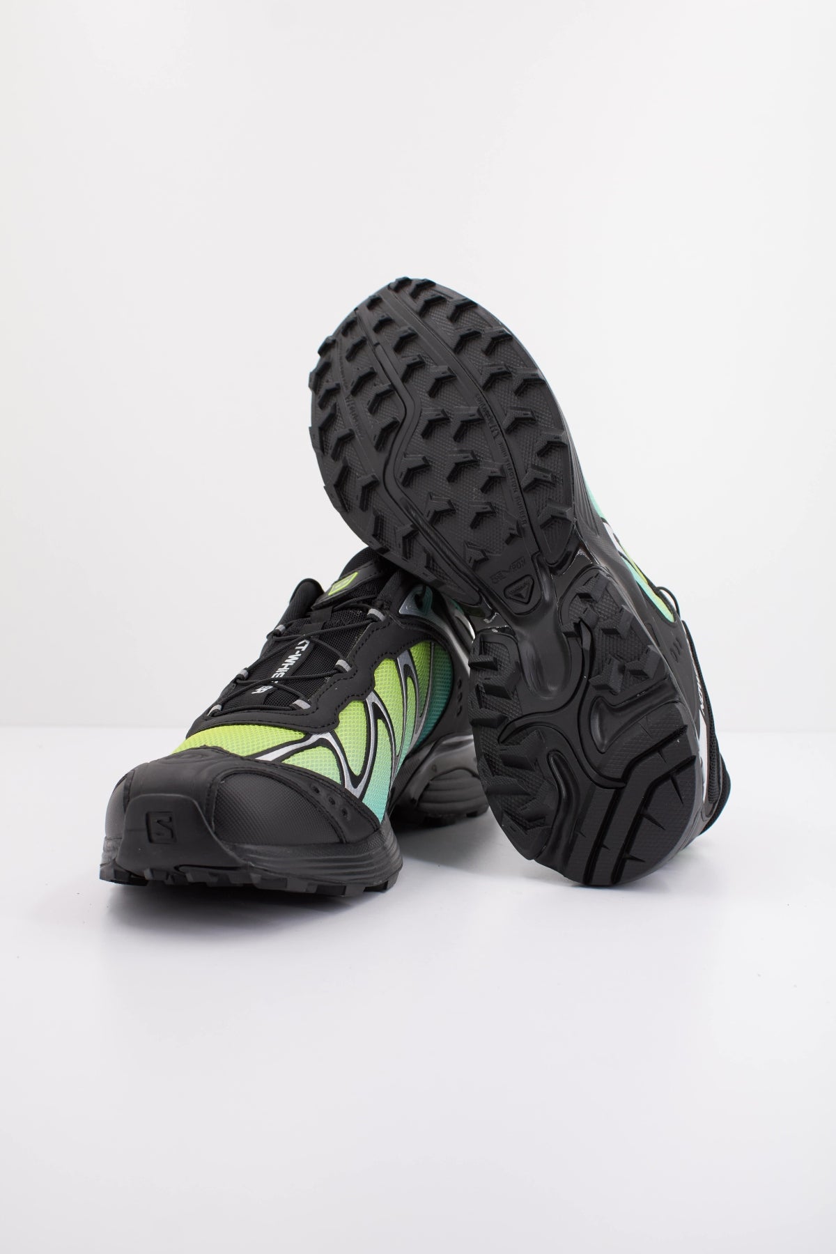 SALOMON XT WHISPER en color NEGRO (5)