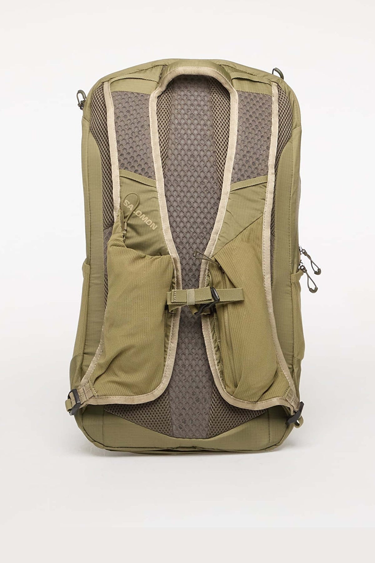 SALOMON MOCHILA XT 25 en color VERDE (2)
