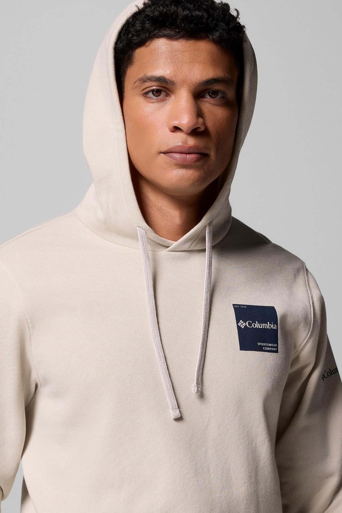 COLUMBIA  TREK HOODIE  en color BEIS (3)