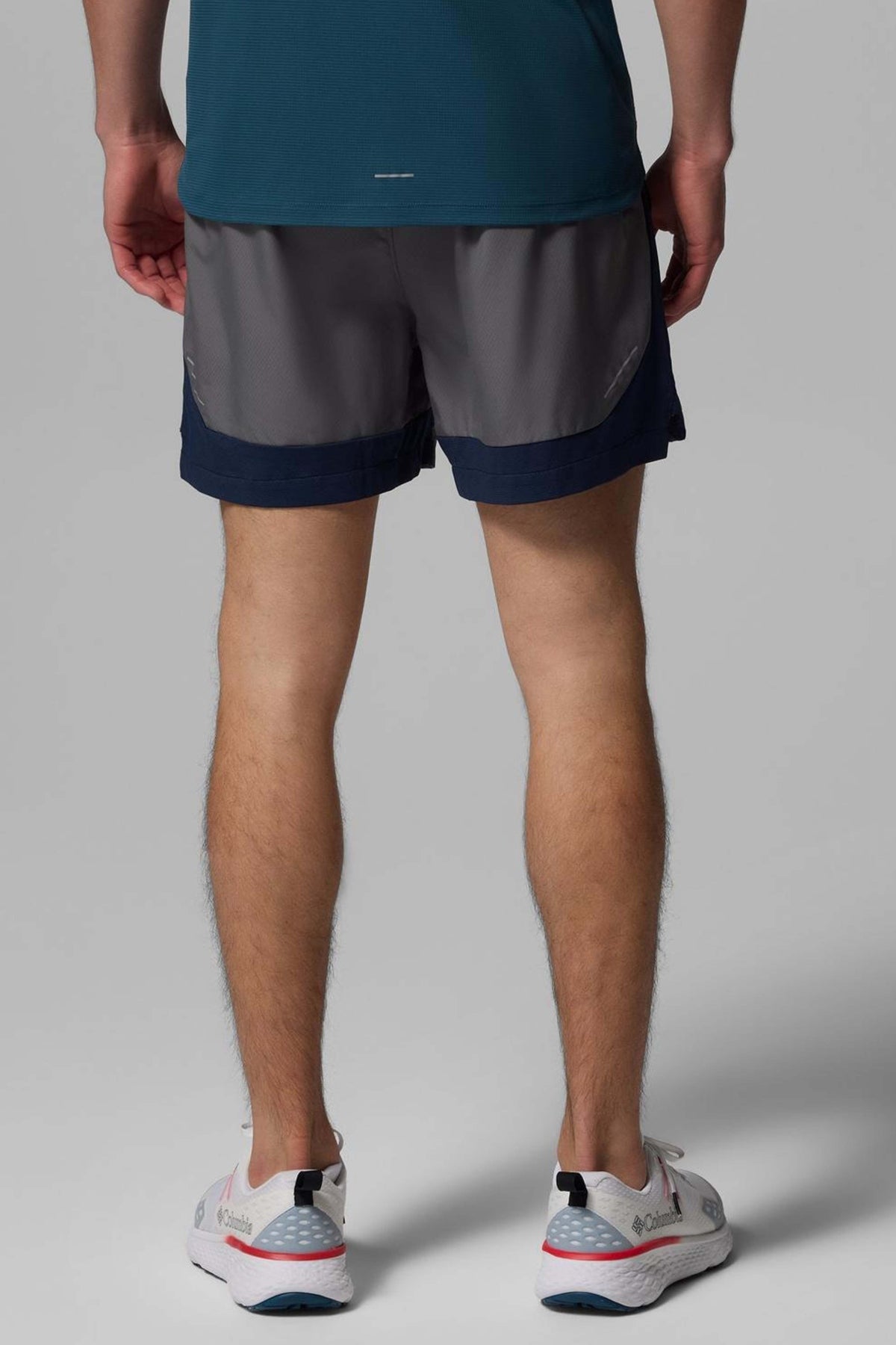 COLUMBIA TREE PITCH SHORT en color GRIS (2)