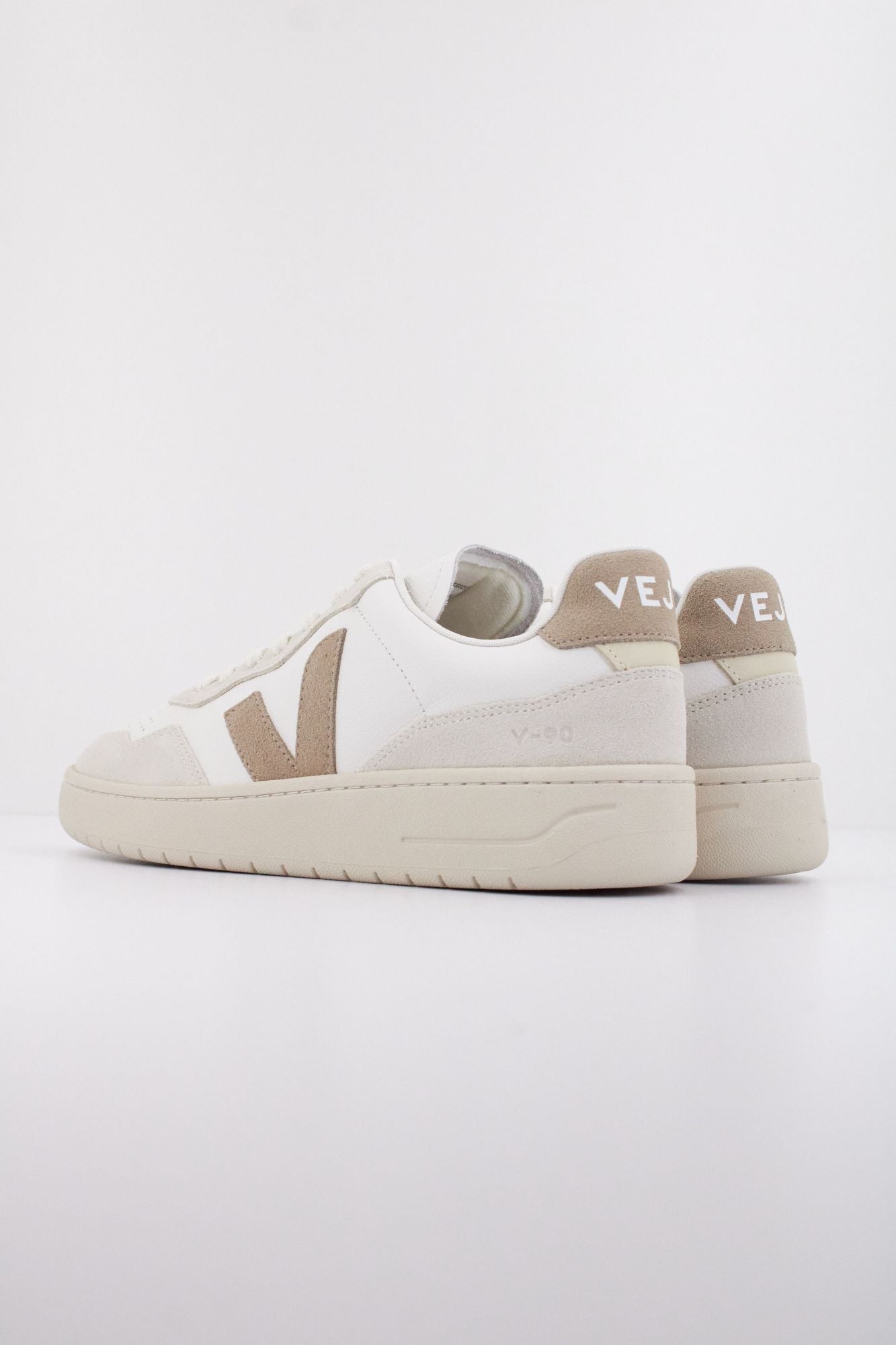 VEJA DEPORTIVA V90 en color BLANCO (5)