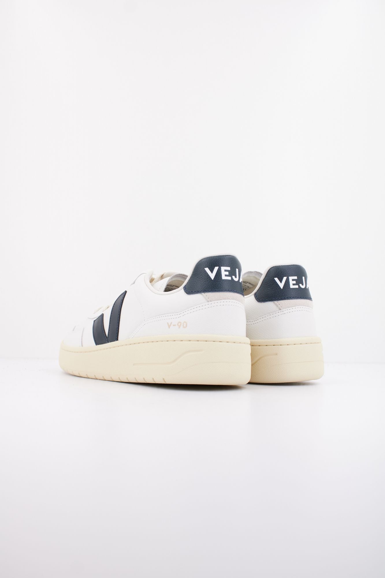 VEJA V90 OT en color BLANCO (4)