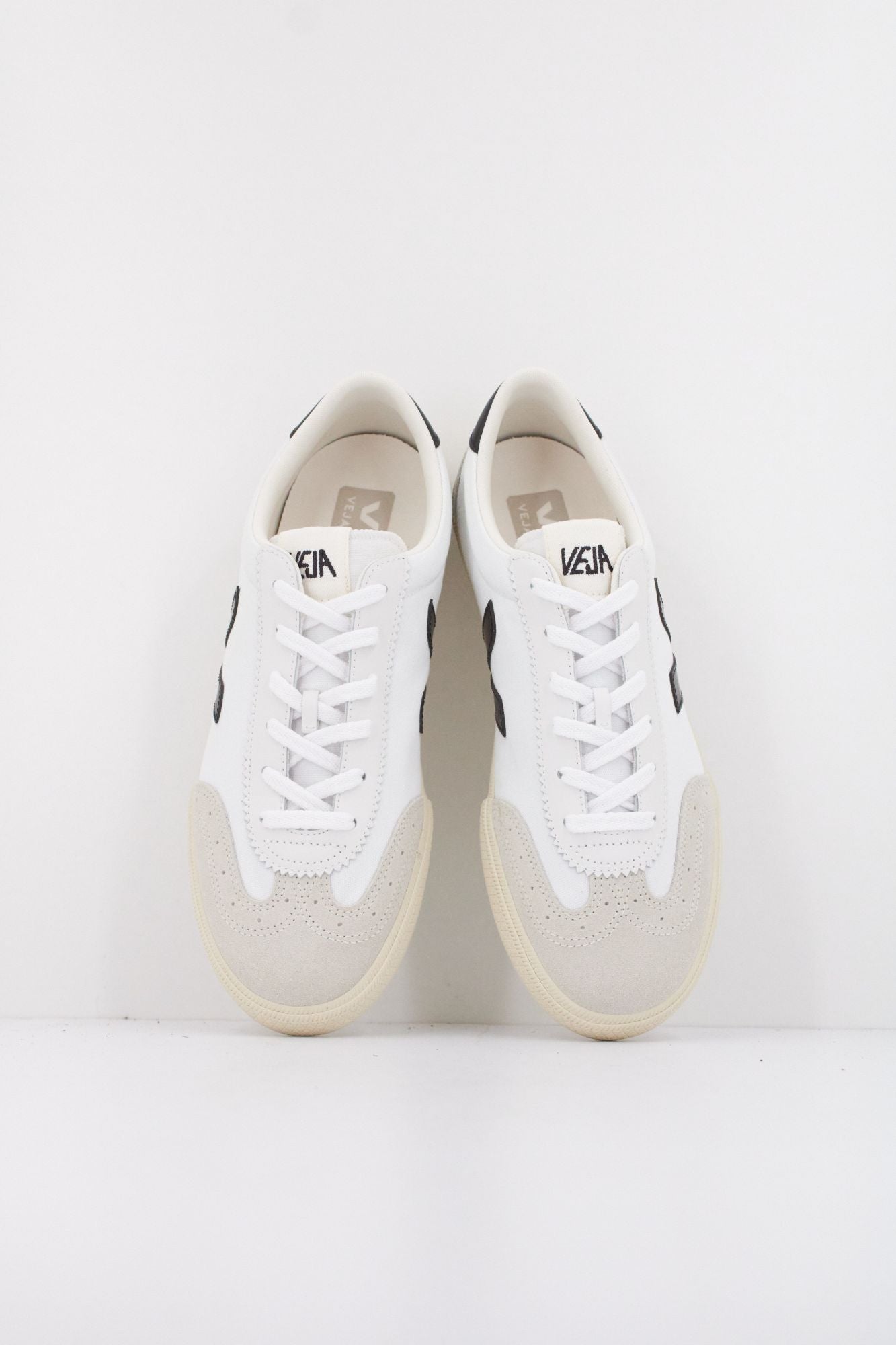VEJA VOLLEY CANVAS en color BLANCO (3)
