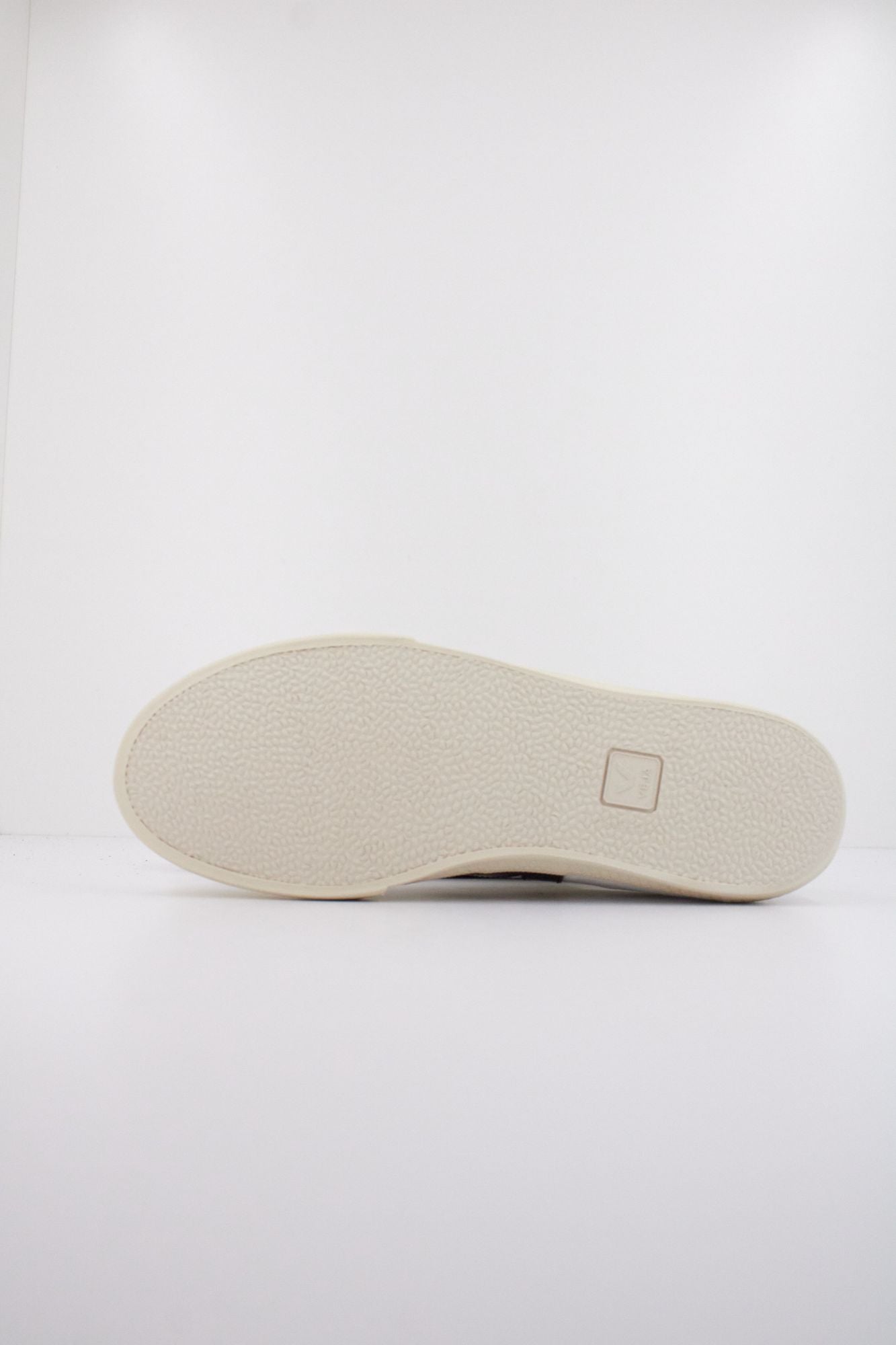 VEJA VOLLEY CANVAS en color BLANCO (5)