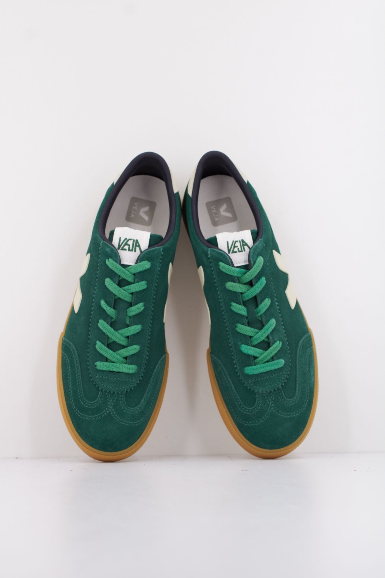 VEJA VOLLEY SUEDE en color VERDE (3)