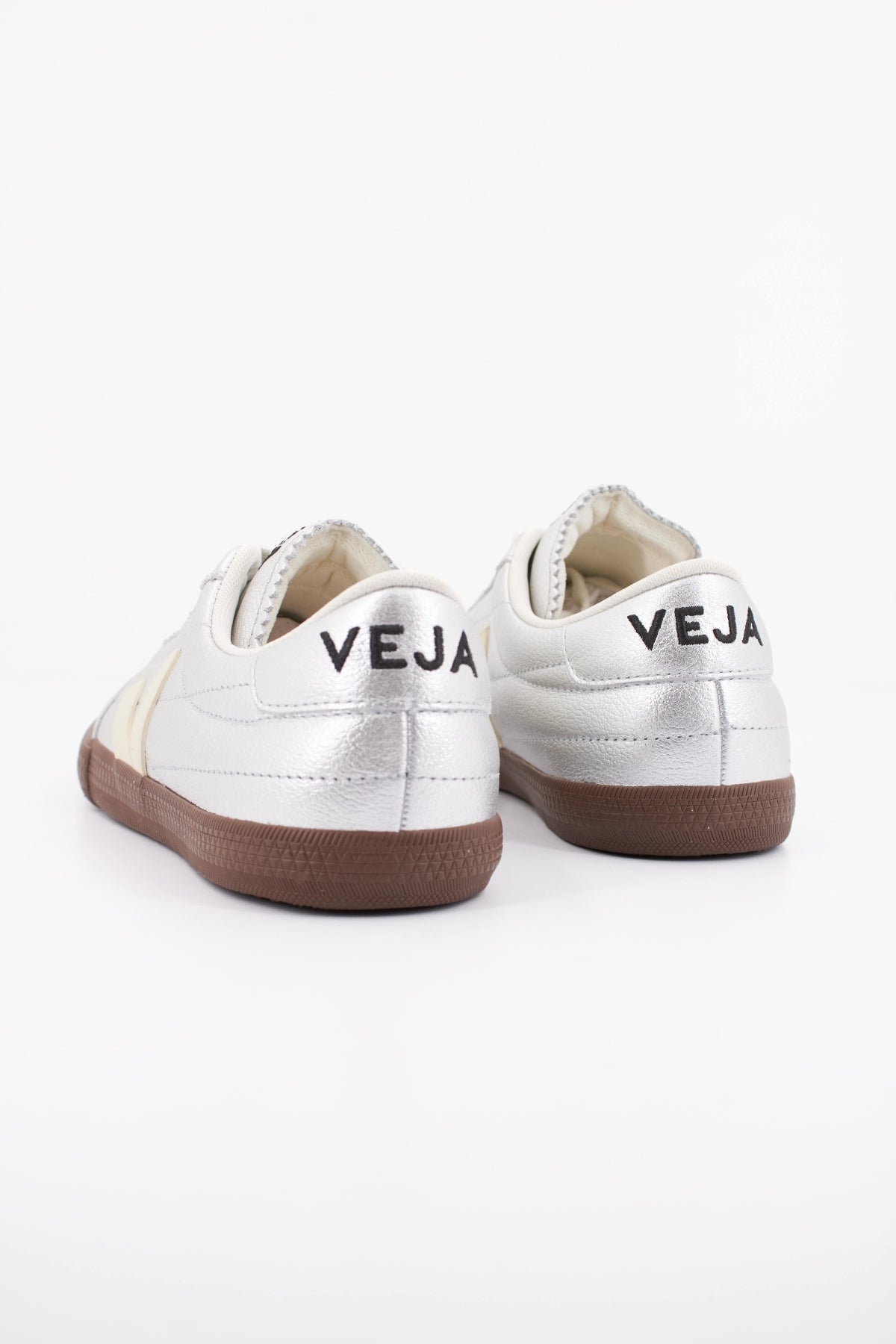 VEJA DEPORTIVO ANENKA en color PLATA (4)