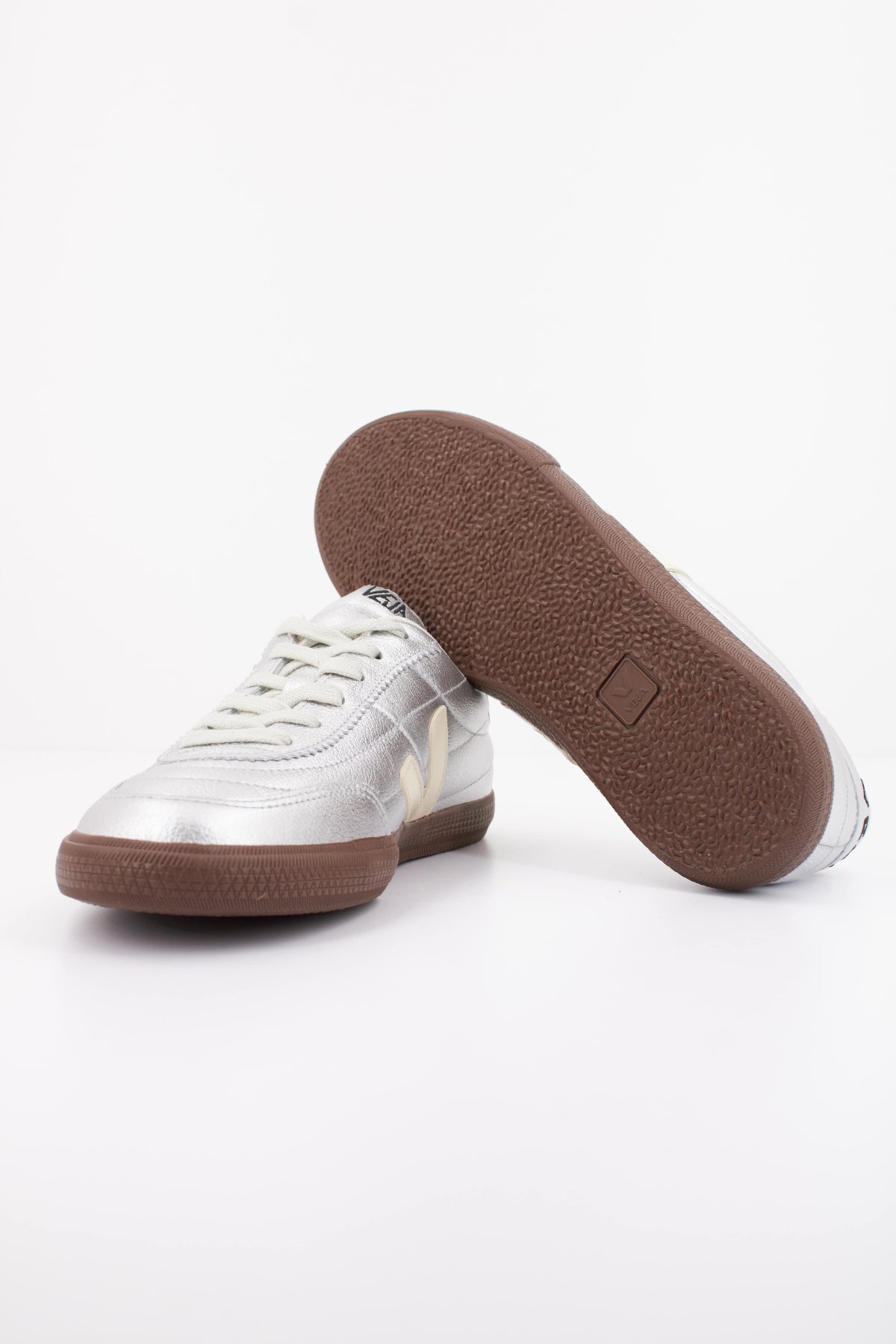 VEJA DEPORTIVO ANENKA en color PLATA (5)