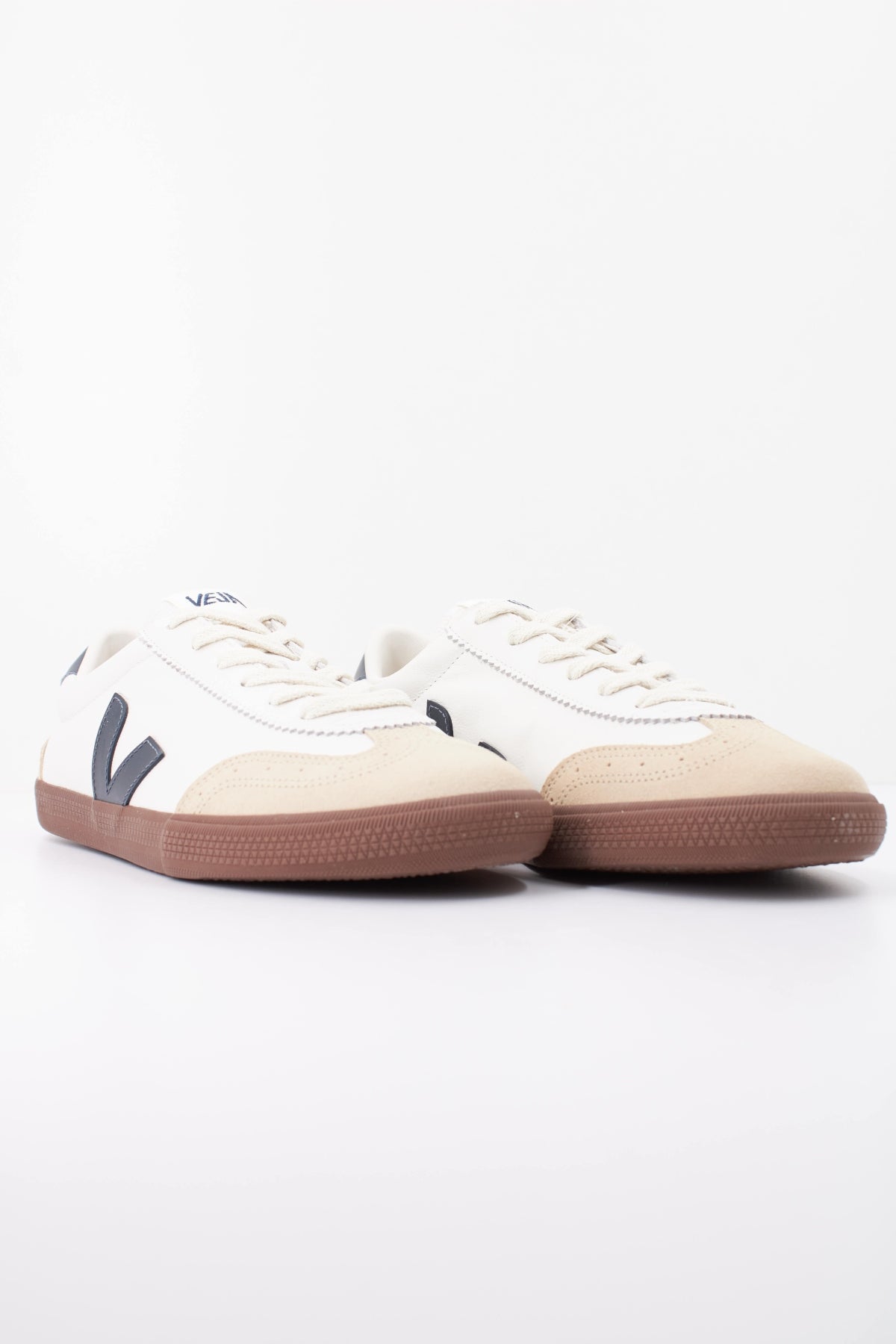 VEJA DEPORTIVO VOLLEY en color BLANCO (2)