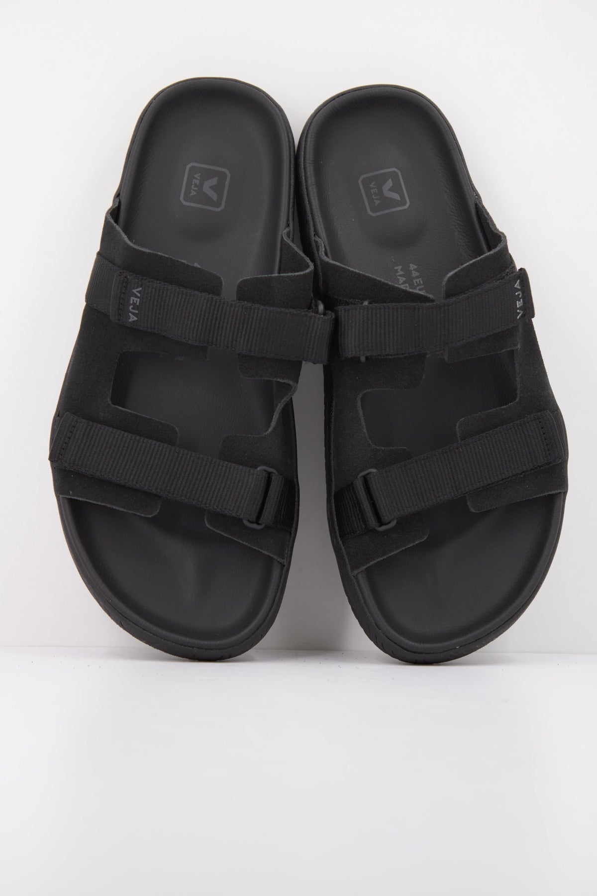 VEJA SANDALIA ARPOADOR en color NEGRO (3)