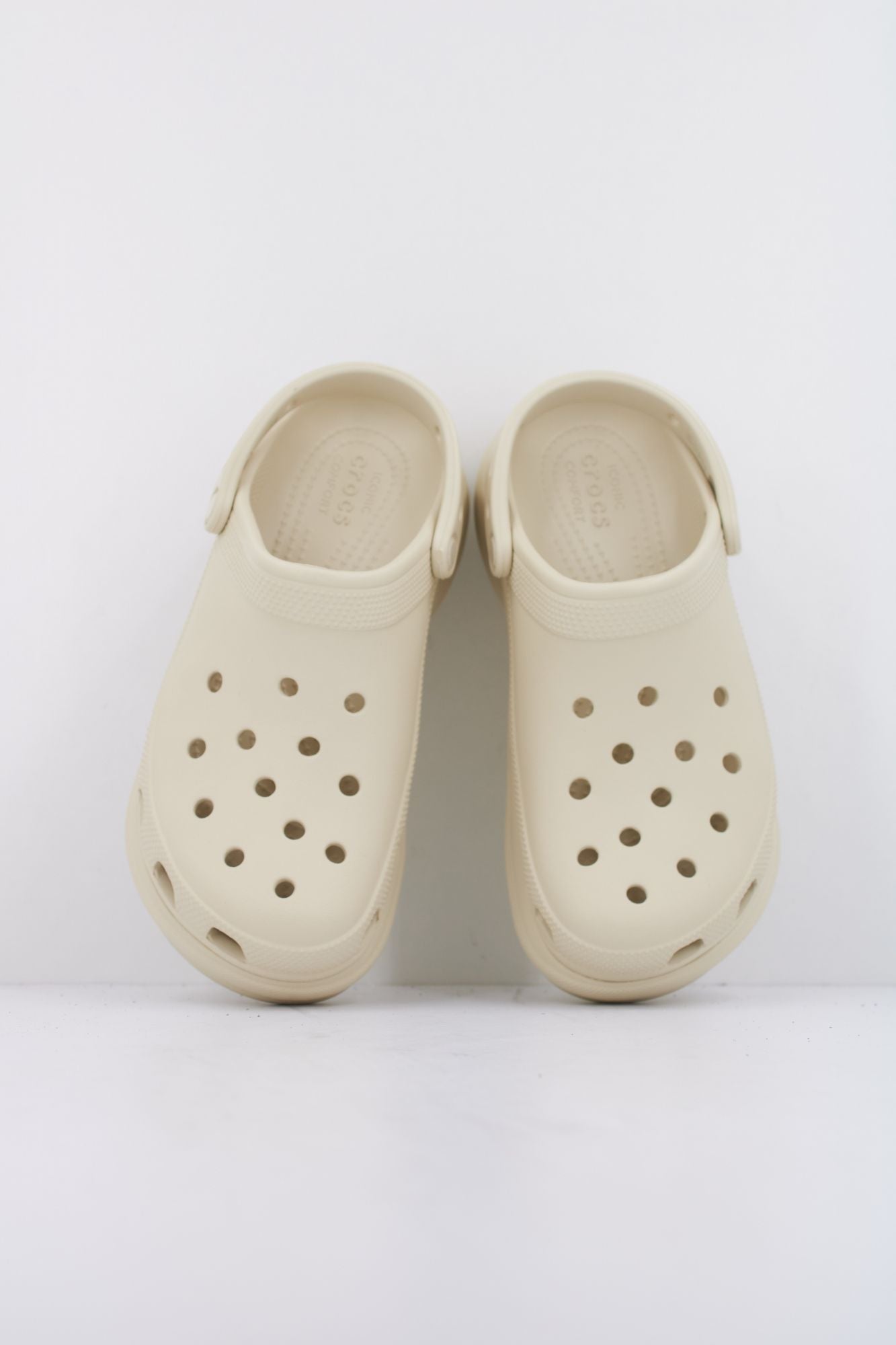 CROCS BAE CLOG en color BEIS (3)