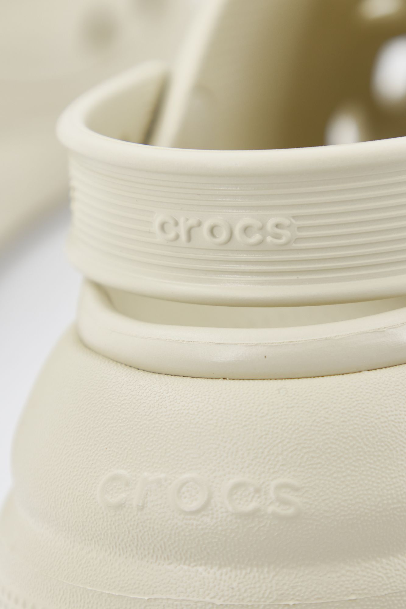 CROCS CRUSH CLOG en color BEIS (4)