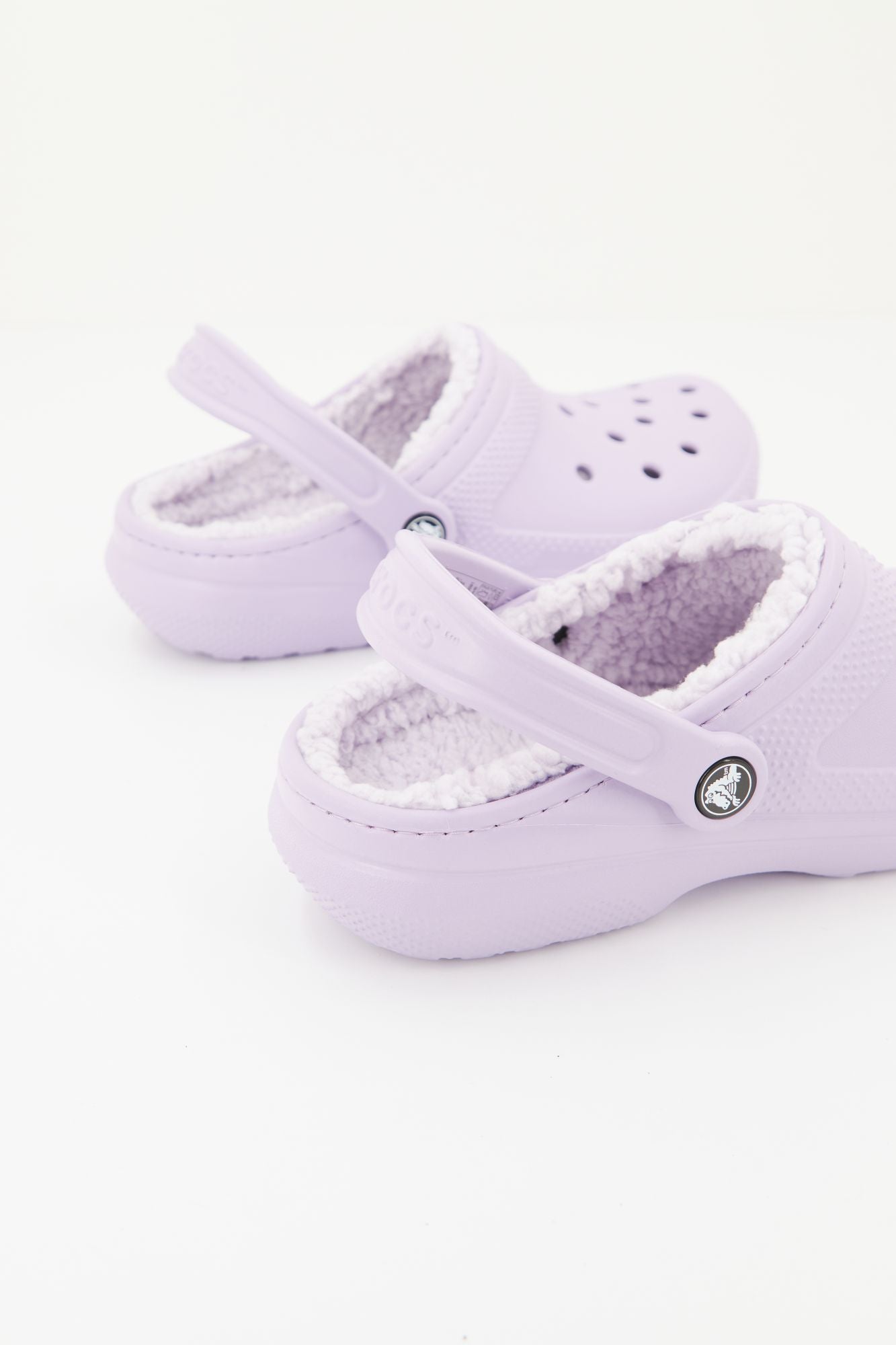 CROCS CLASSIC LINED CLOG en color VIOLETA (3)