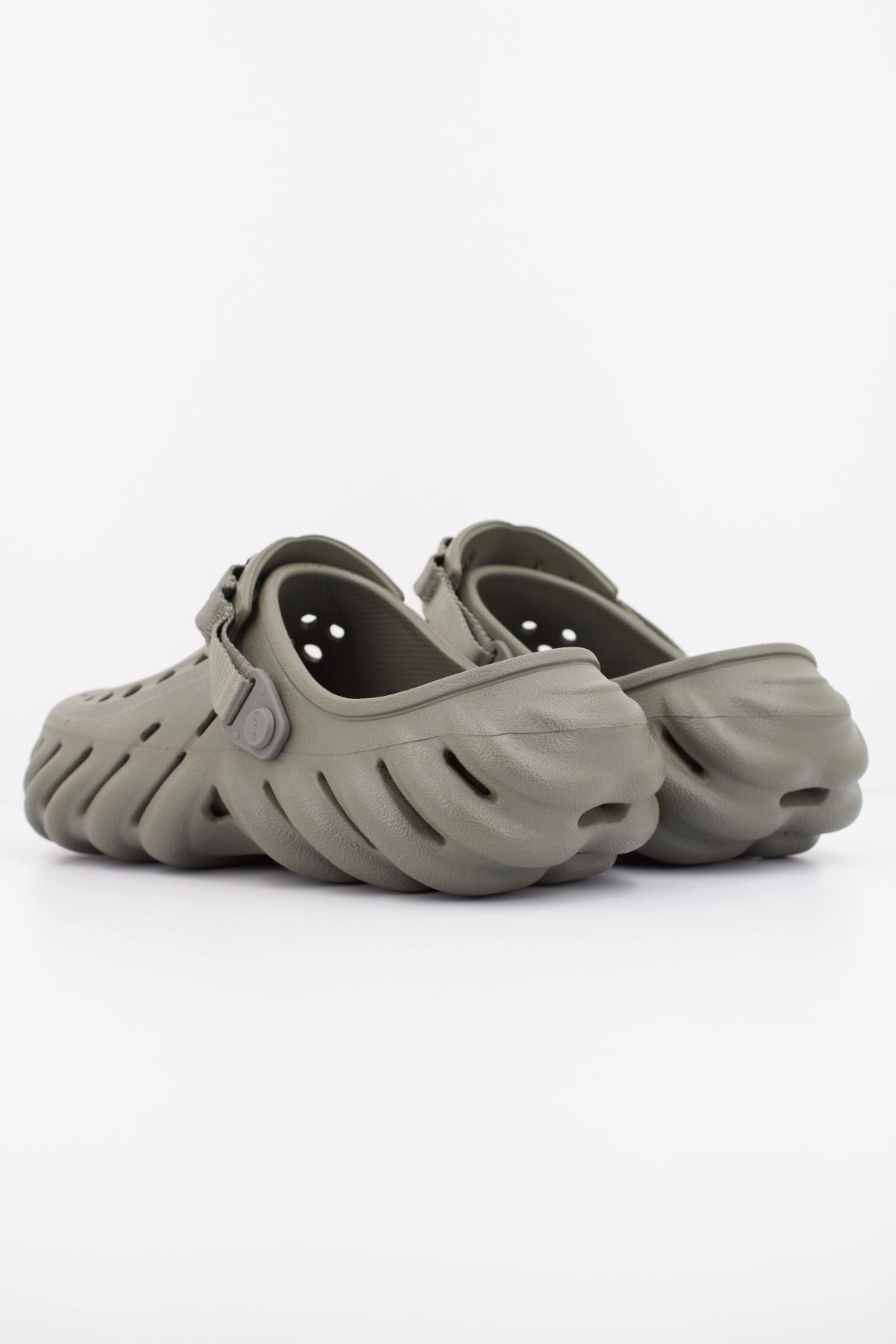 CROCS ECHO CLOG en color VERDE (4)