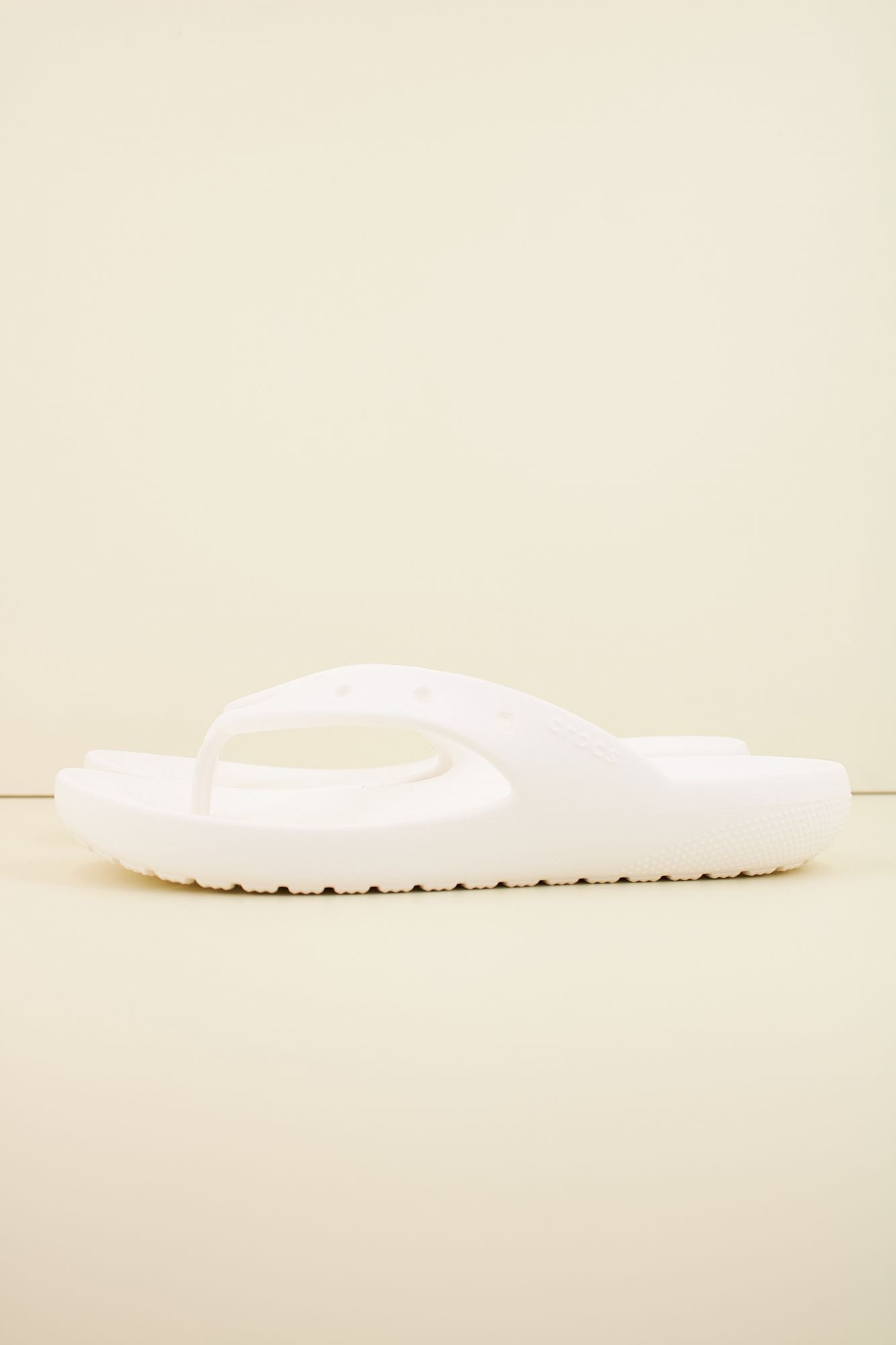 CROCS CLASSIC FLIP V2 en color BLANCO (1)