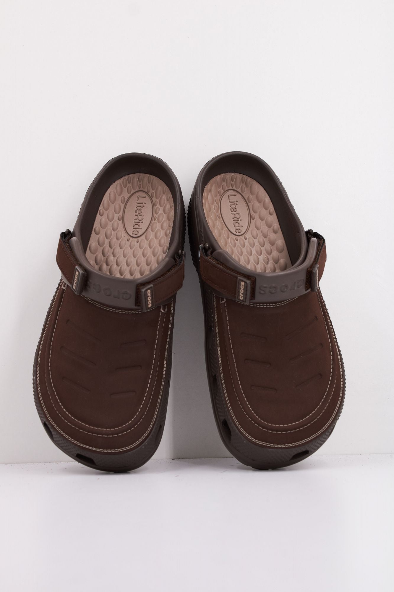 CROCS YUKON VISTA II LR CLOG M en color MARRON (3)