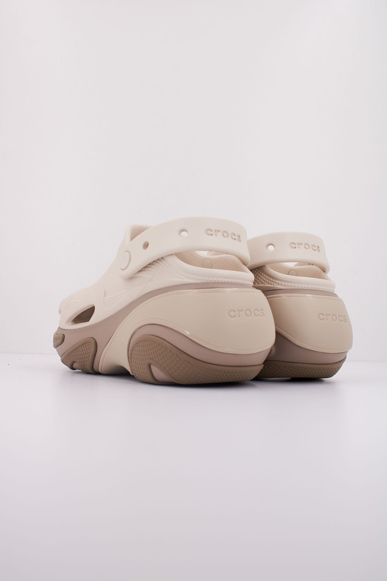 CROCS BUBBLE CRUSH CLOG U en color BEIS (4)