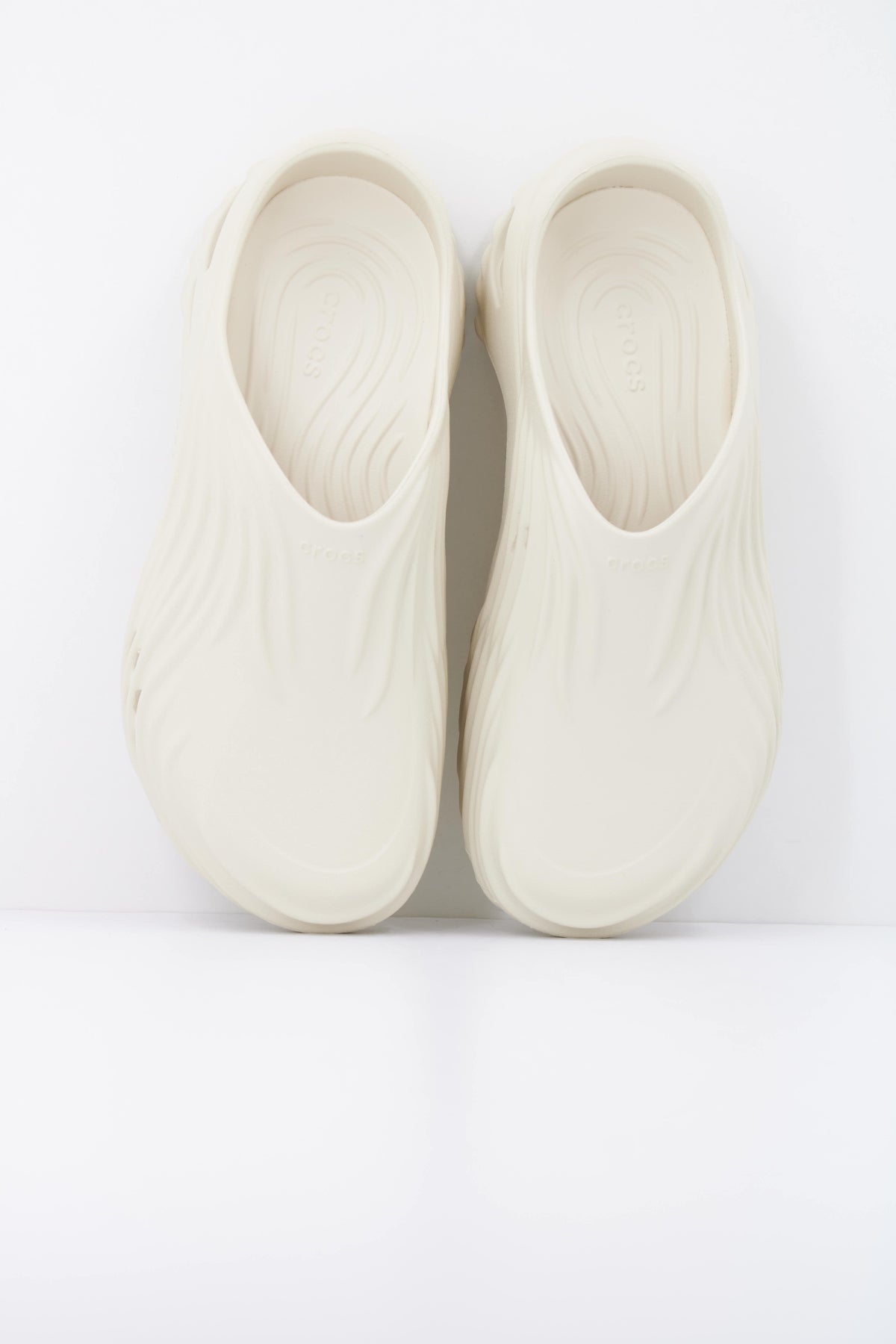 CROCS ECHO WAVE U en color BEIS (3)