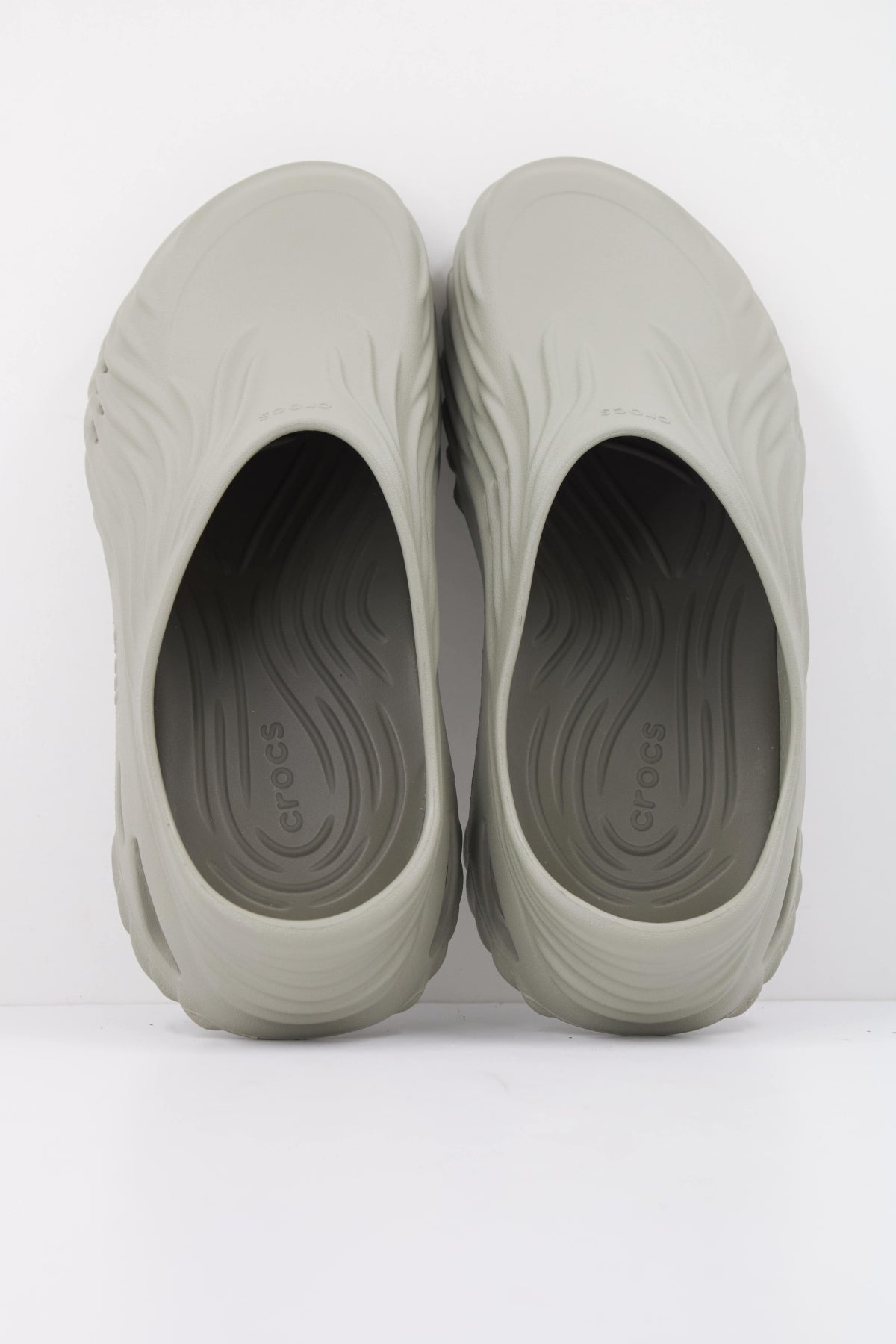 CROCS ECHO WAVE U en color GRIS (3)
