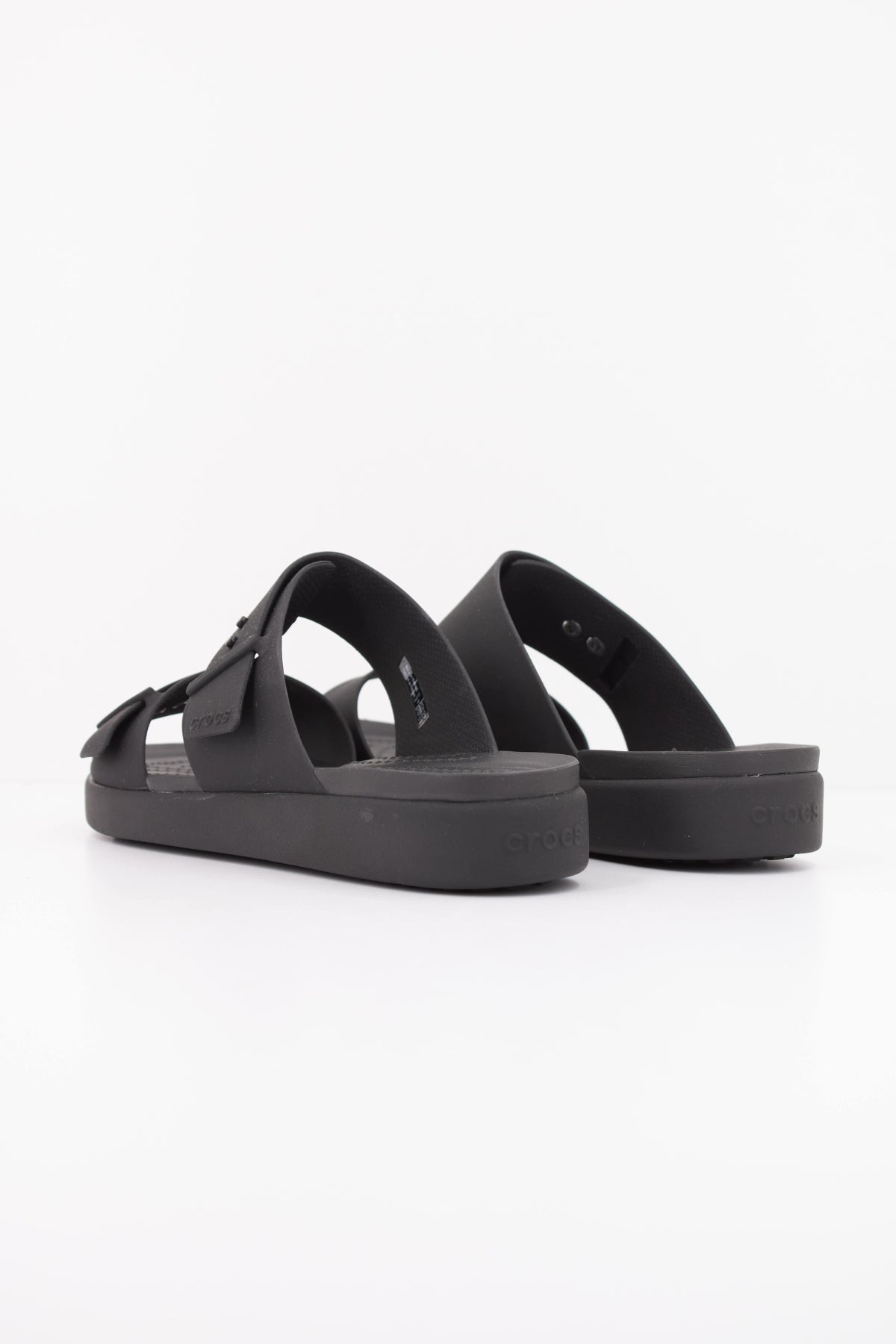 CROCS BROOKLYN BUCKLE en color NEGRO (4)