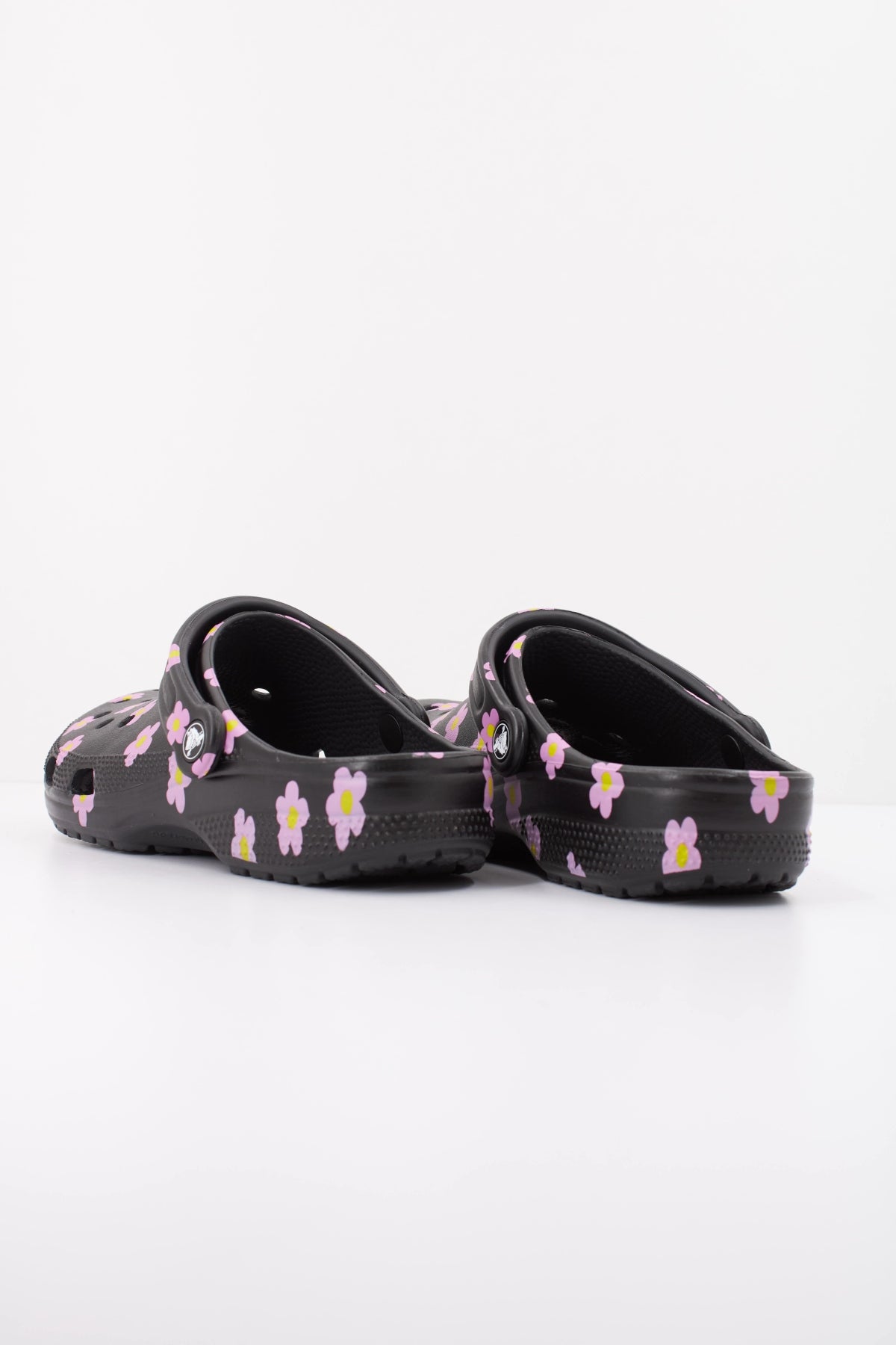 CROCS SANDALIA CLASSIC FLOWER CLO en color NEGRO (4)