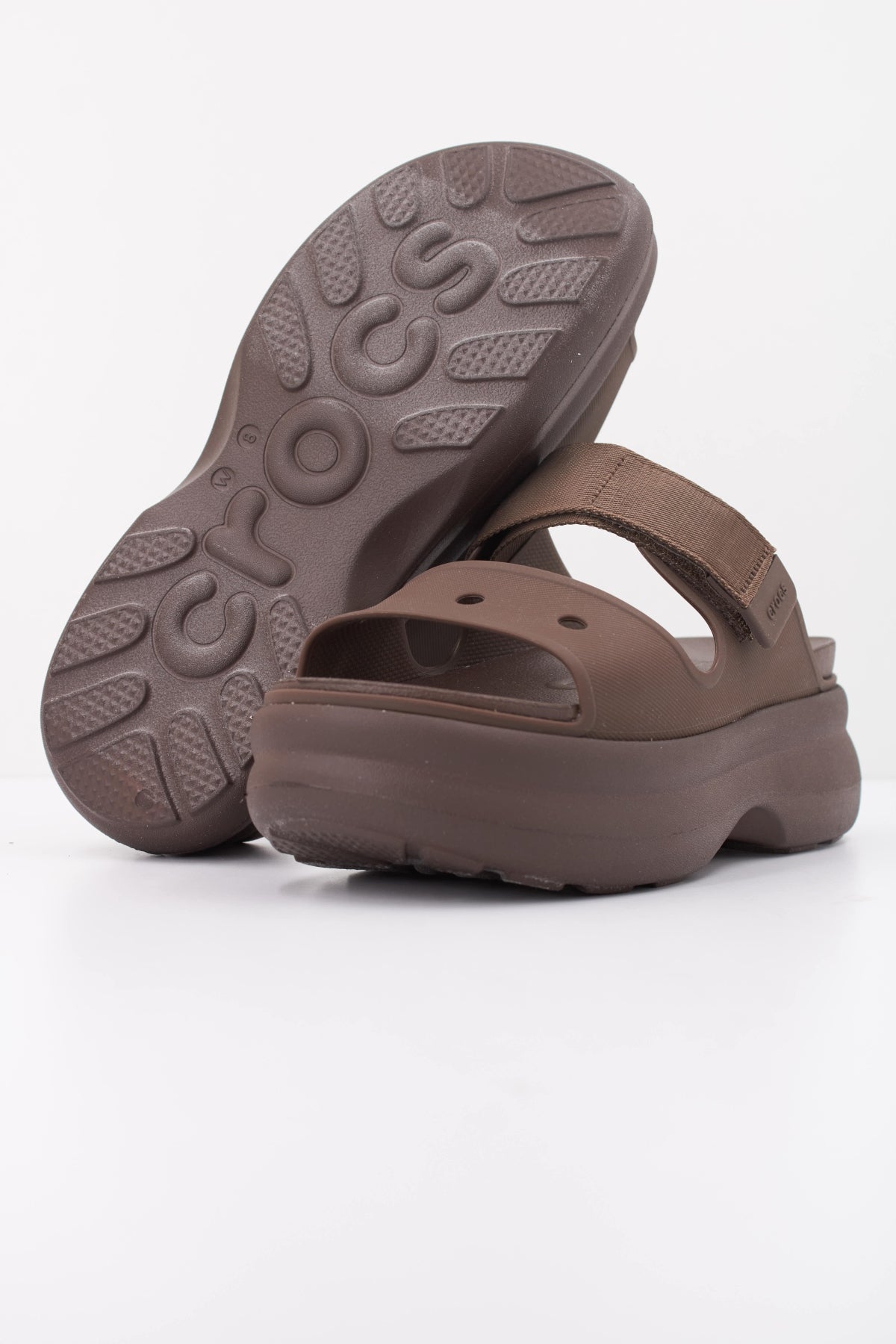 CROCS SOHO TWO STRAP en color MARRON (5)