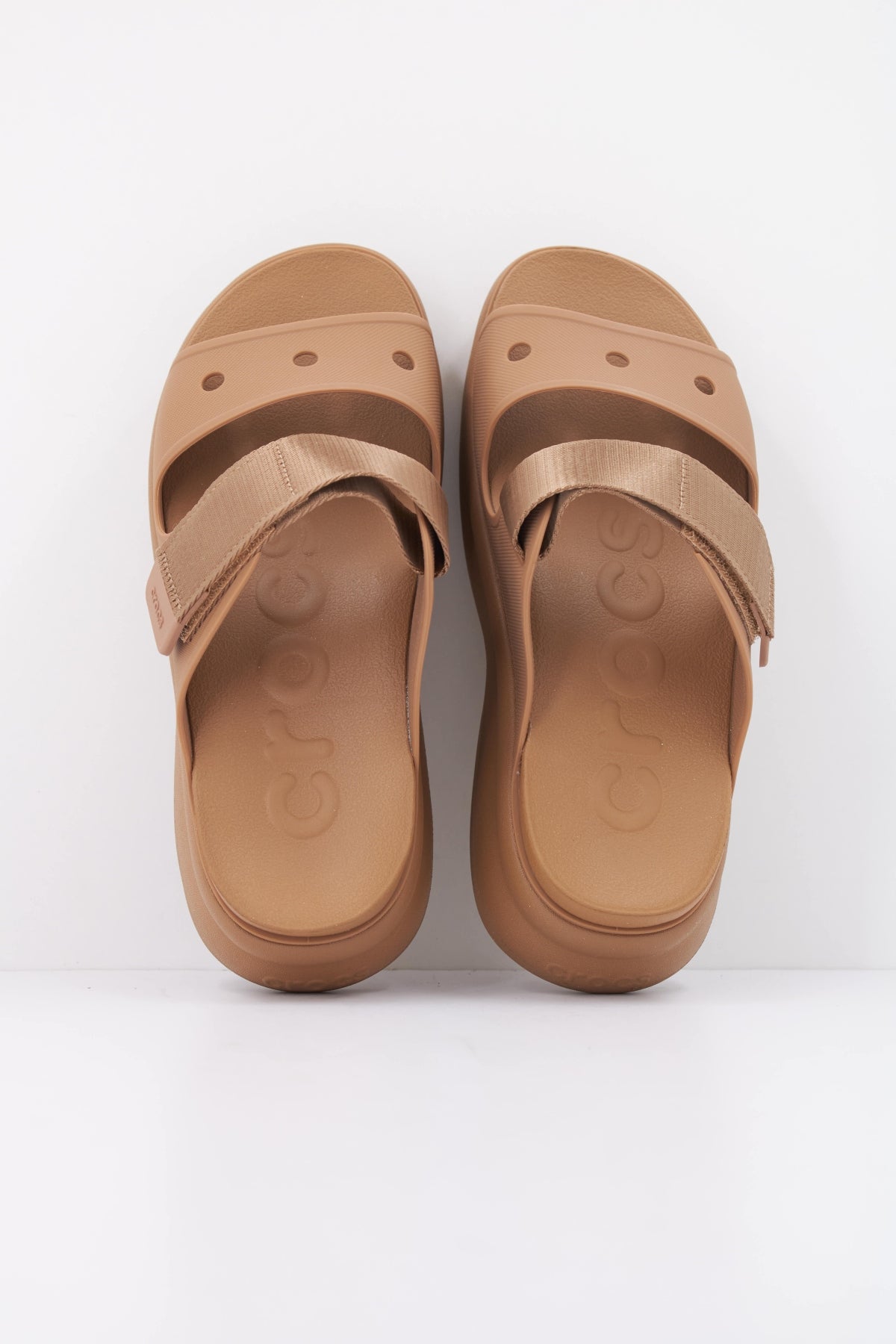 CROCS SOHO TWO STRAP en color MARRON (3)