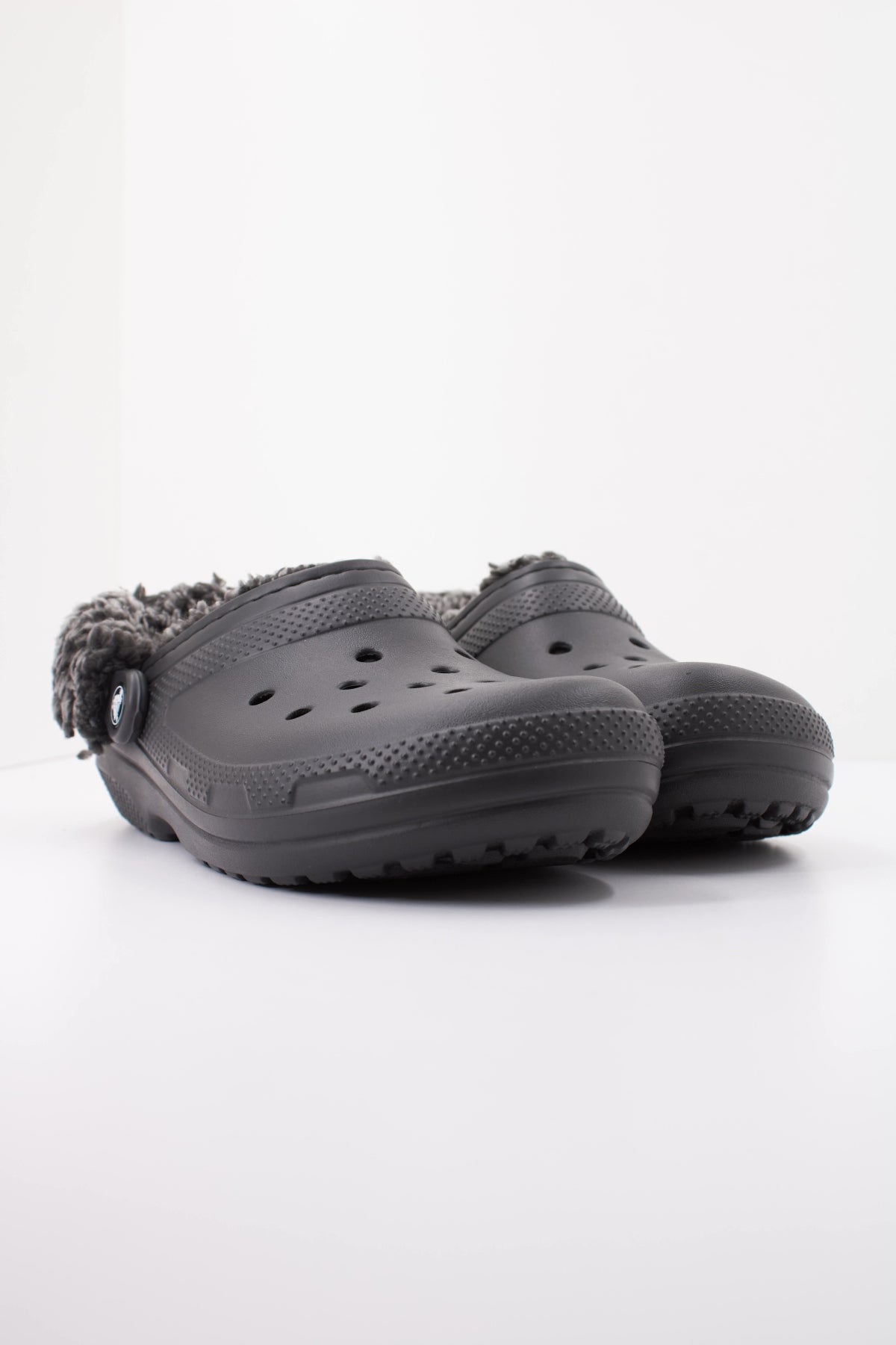 CROCS CLASSIC FLEECE LINED en color NEGRO (2)