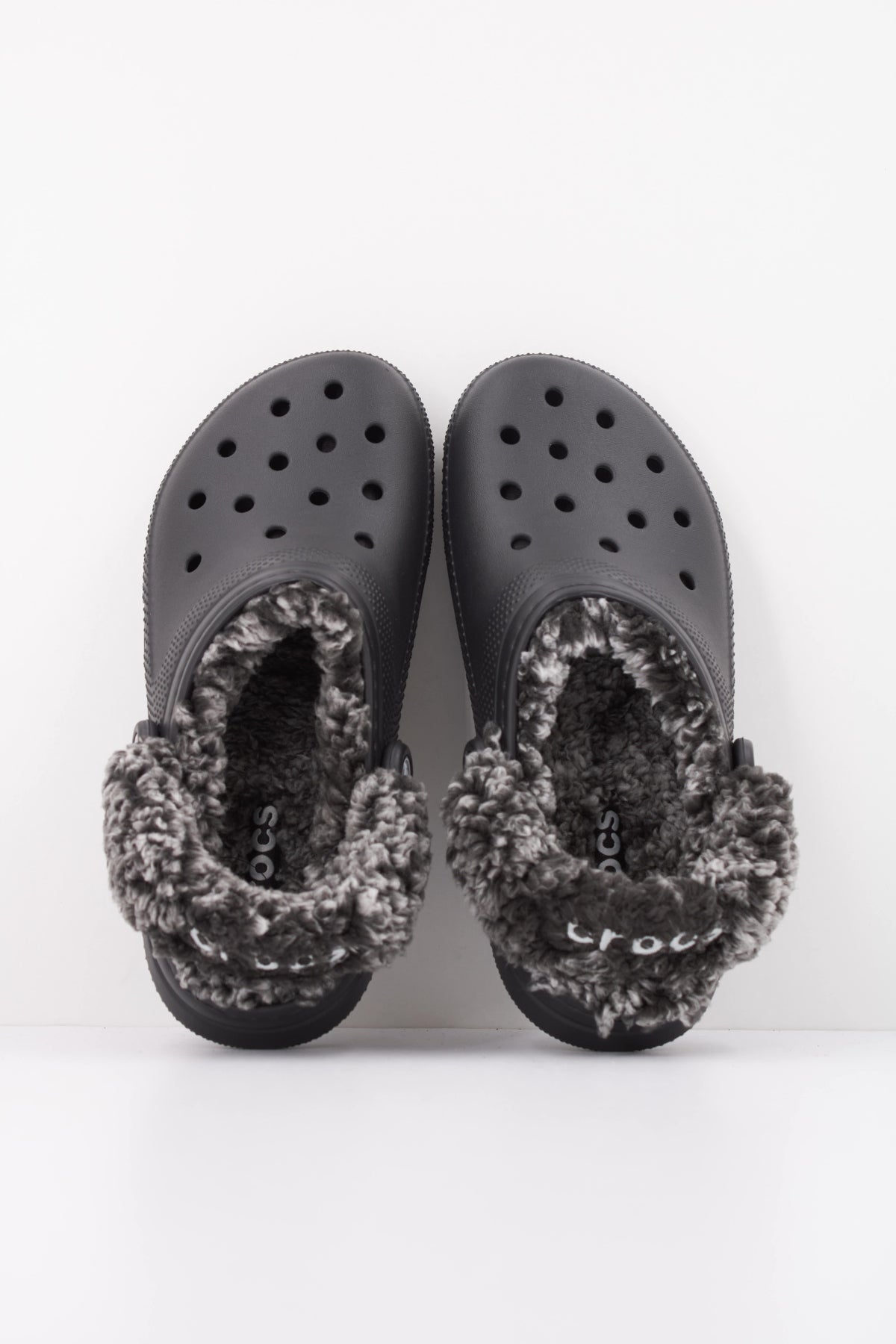 CROCS CLASSIC FLEECE LINED en color NEGRO (3)