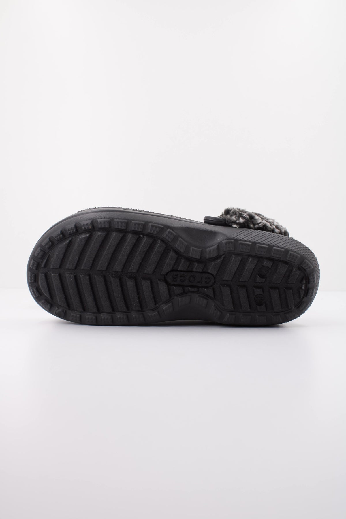 CROCS CLASSIC FLEECE LINED en color NEGRO (5)