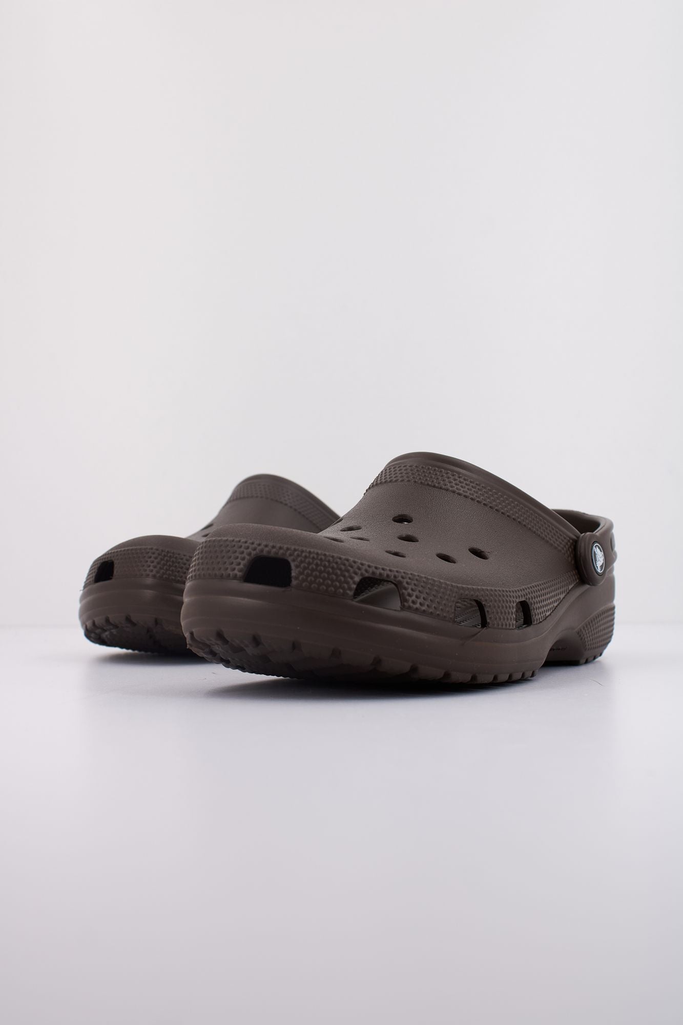 CROCS CLASSIC U en color MARRON (2)