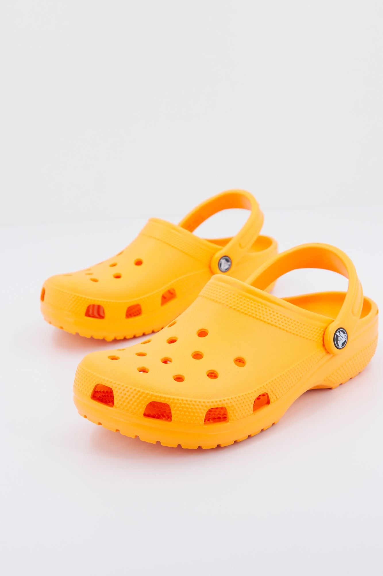 CROCS CLASSIC U en color NARANJA (3)